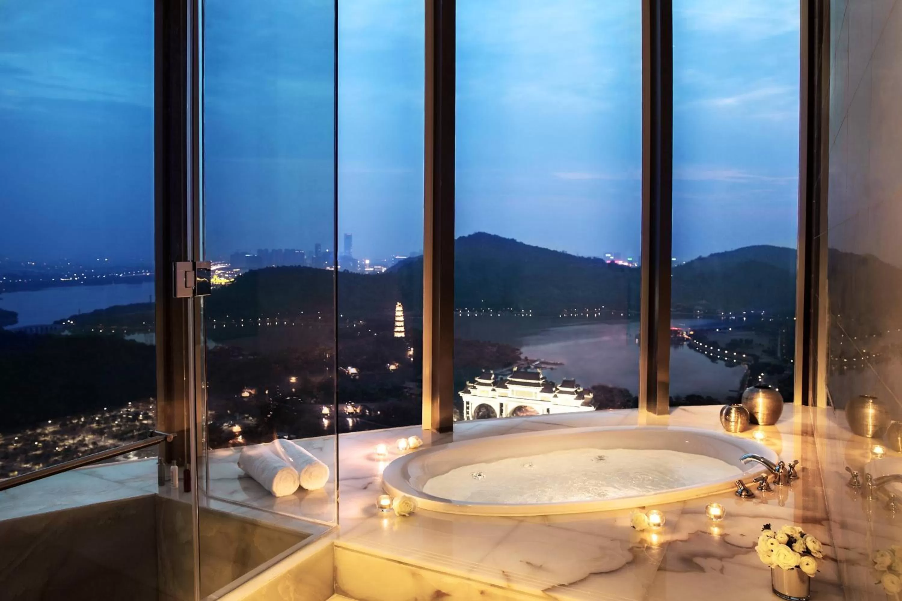 Bedroom in Shunde Marriott Hotel