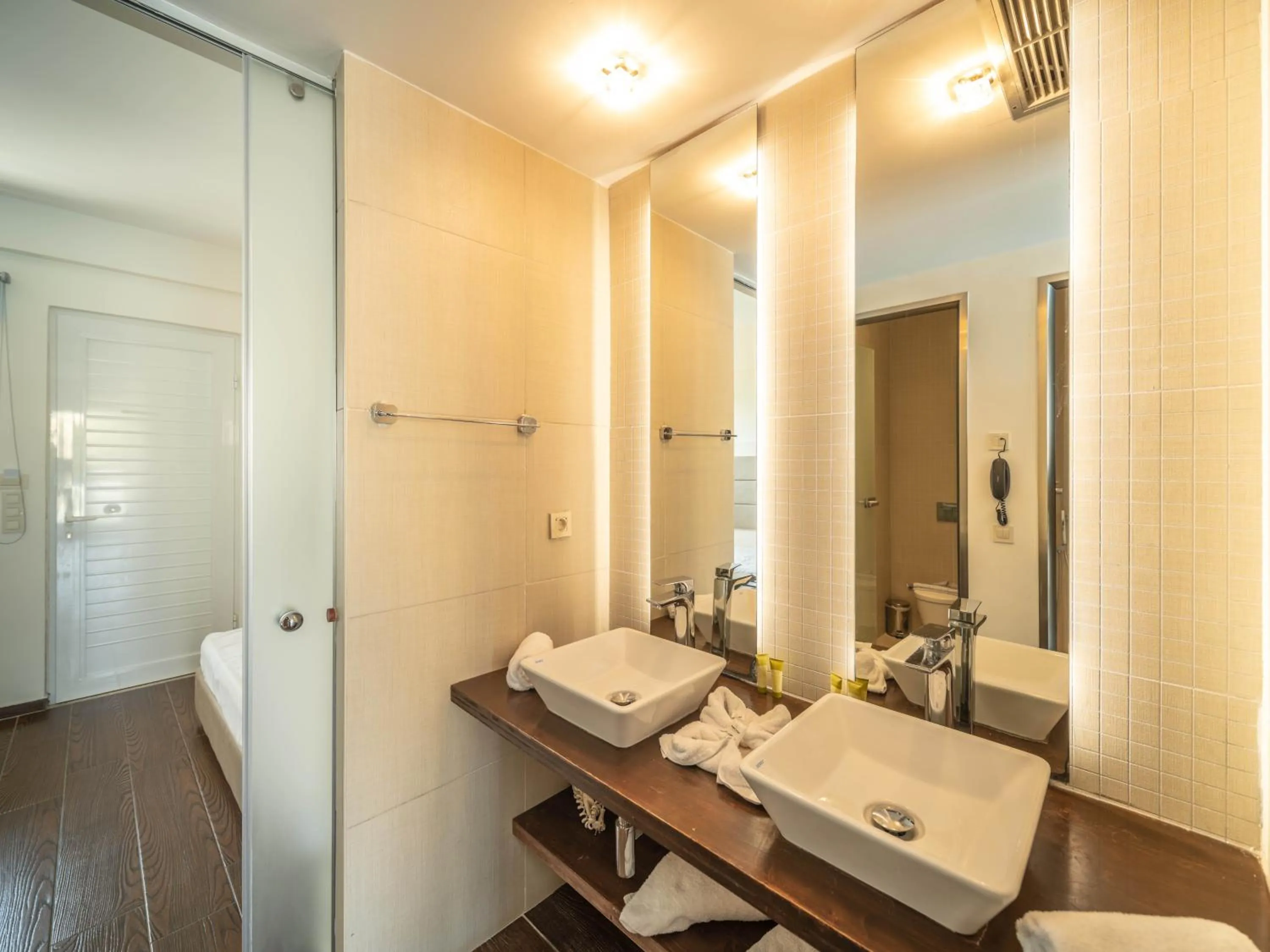 Shower in Sunshine Rhodes