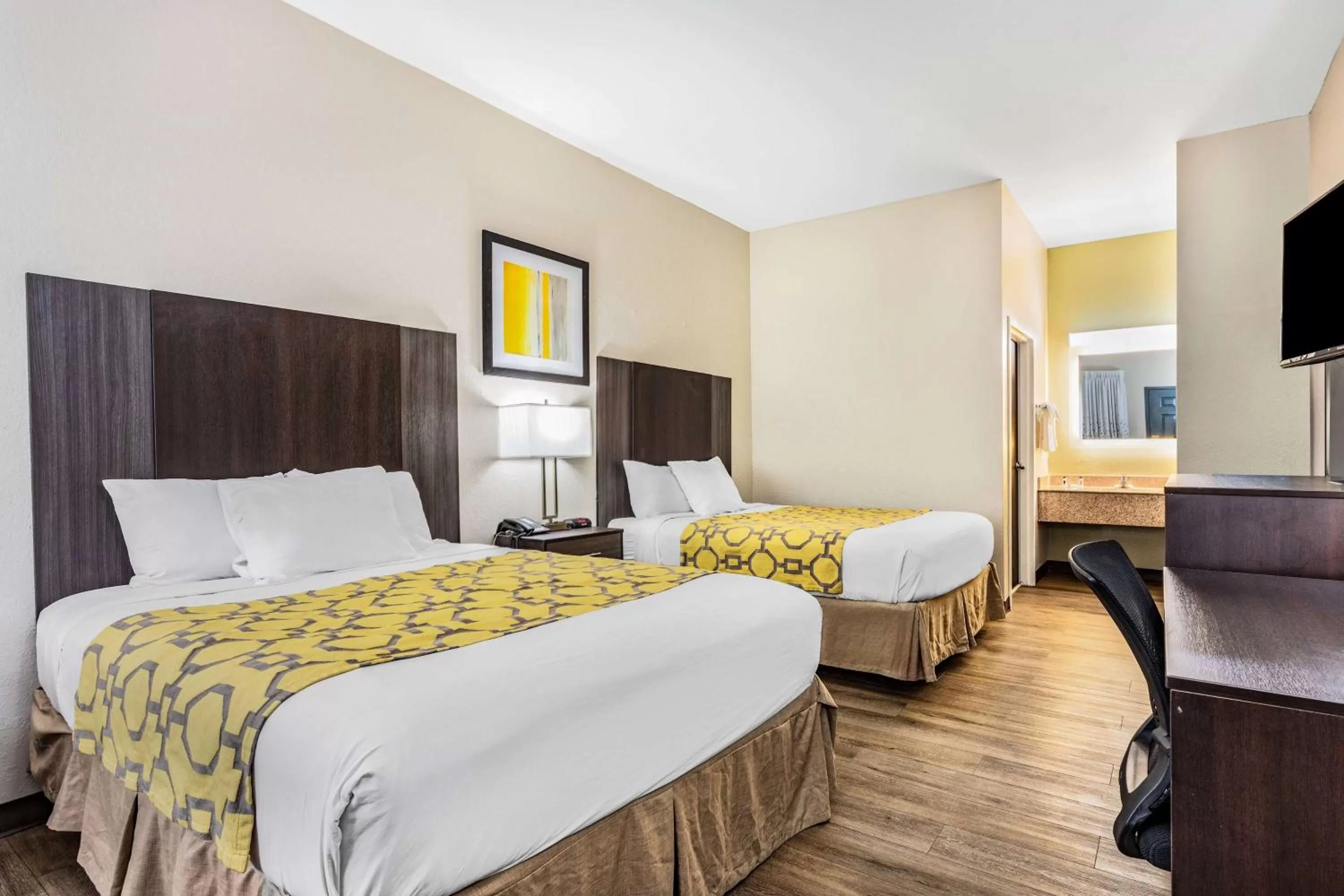 Photo of the whole room, Bed in Baymont by Wyndham Midway Tallahassee