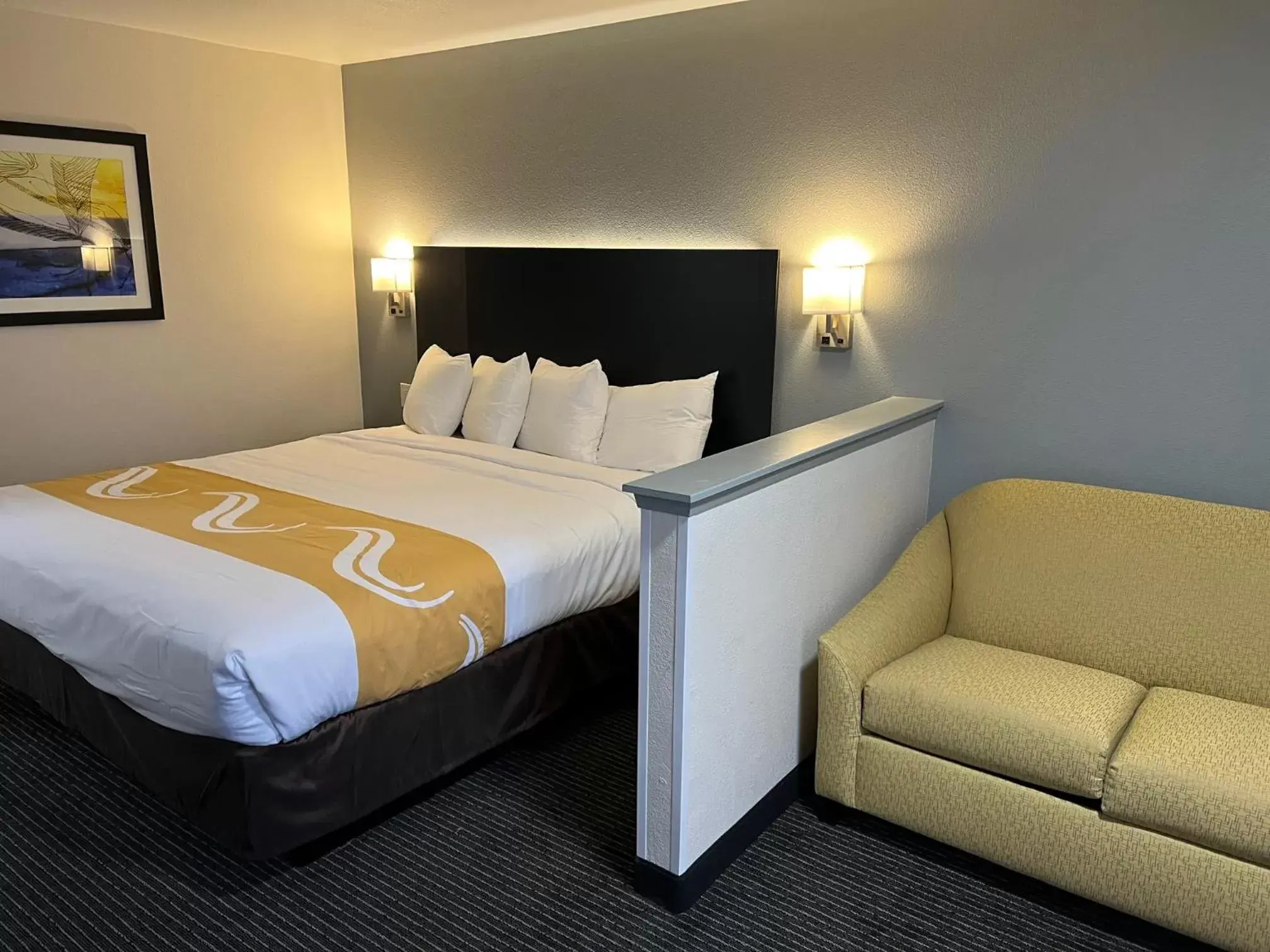 Bed in Quality Inn & Suites South San Jose - Morgan Hill