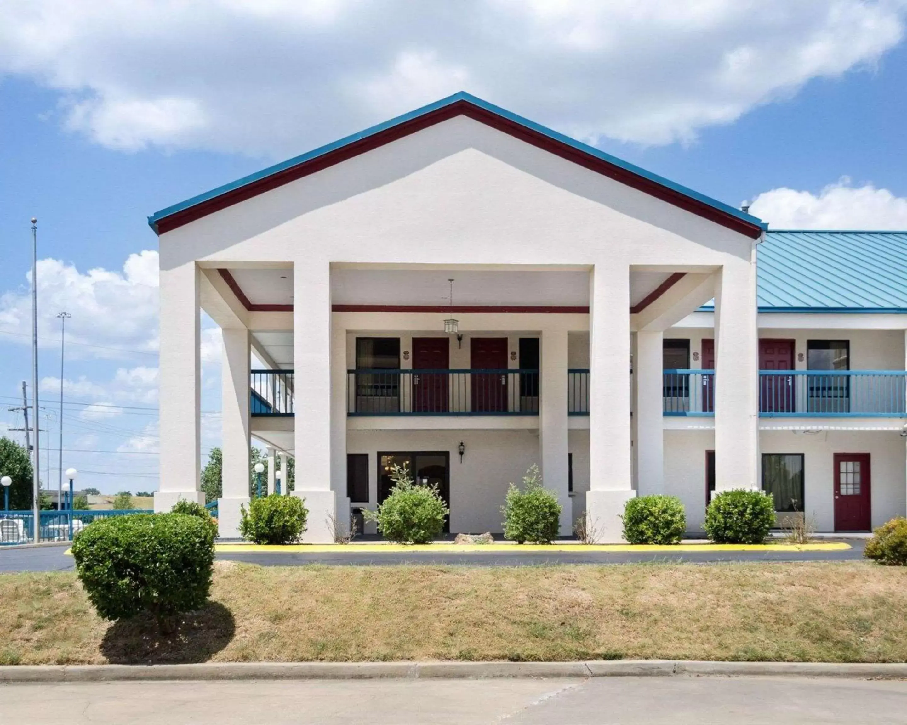 Property Building in Econo Lodge Canton I-55