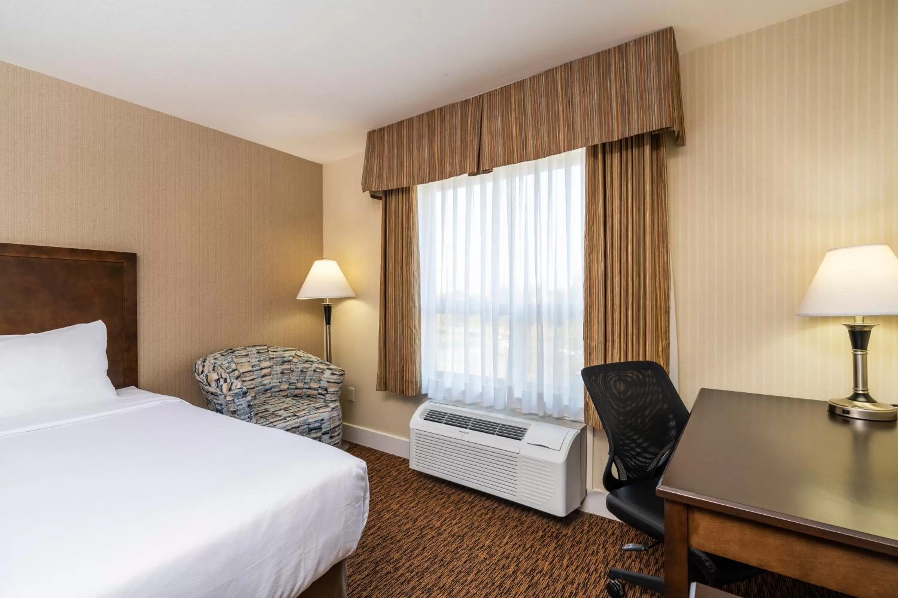 Bedroom, Bed in Comfort Inn & Suites