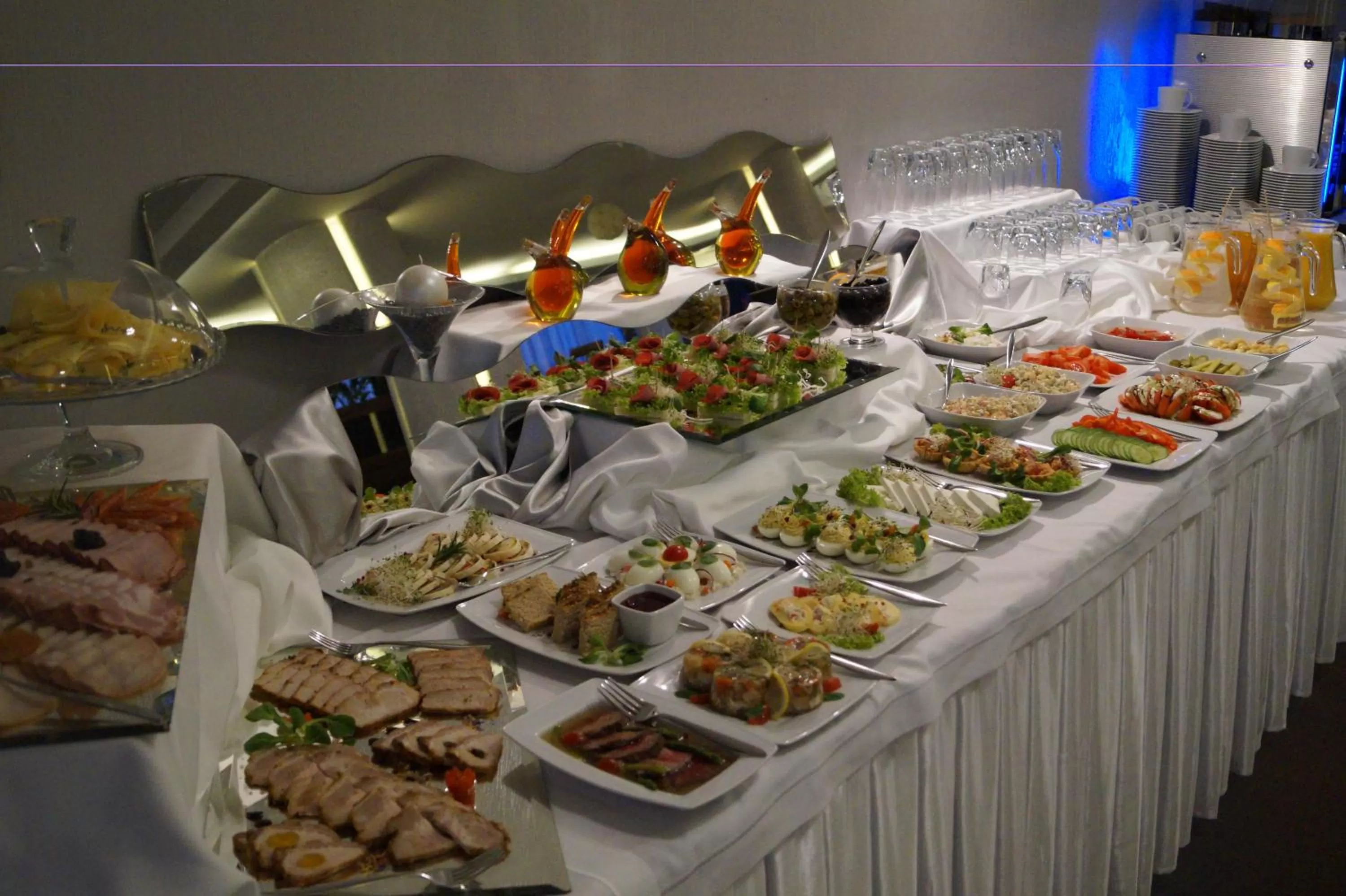 Buffet breakfast in Hotel Zimowit