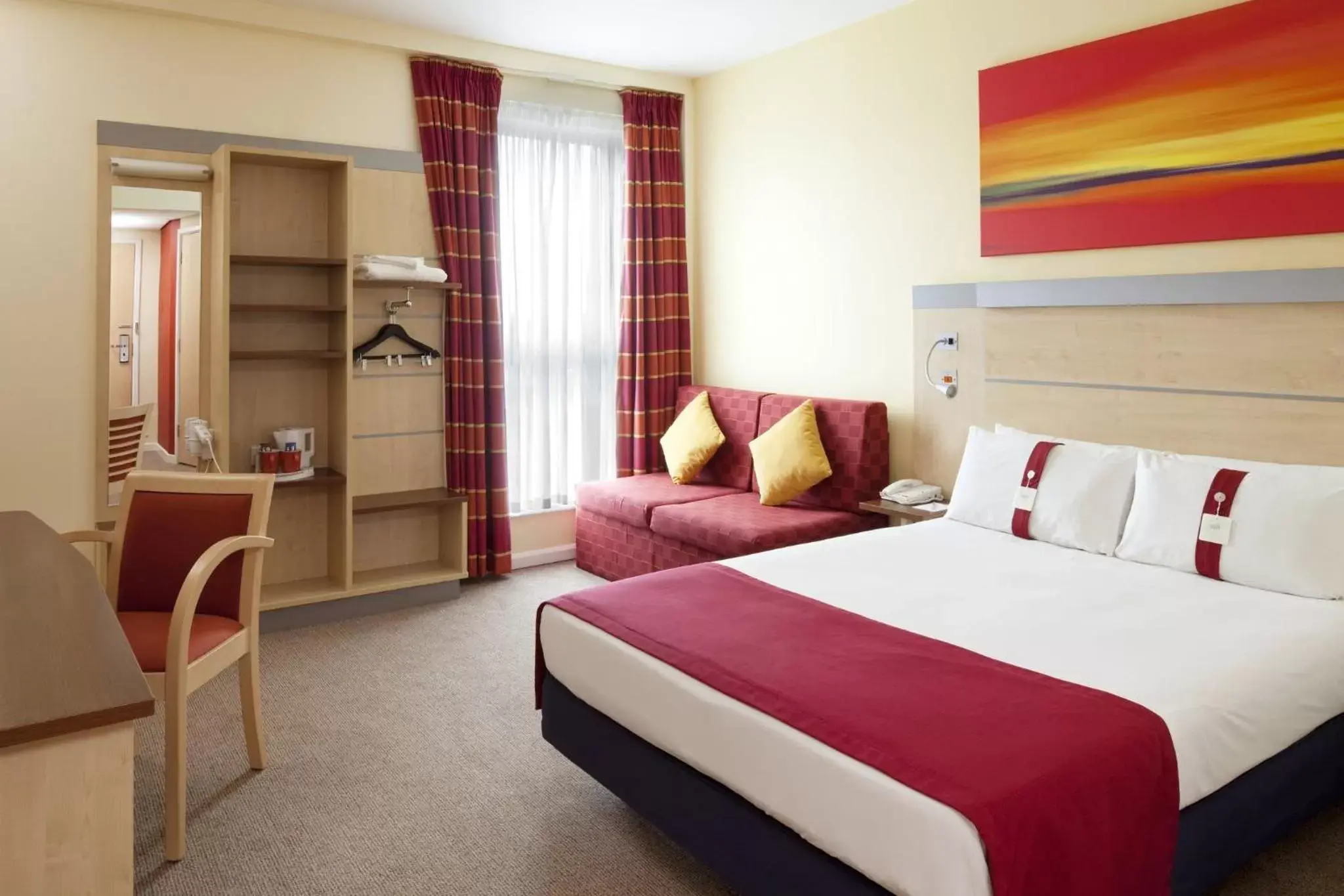 Photo of the whole room, Bed in Holiday Inn Express Hull City Centre, an IHG Hotel
