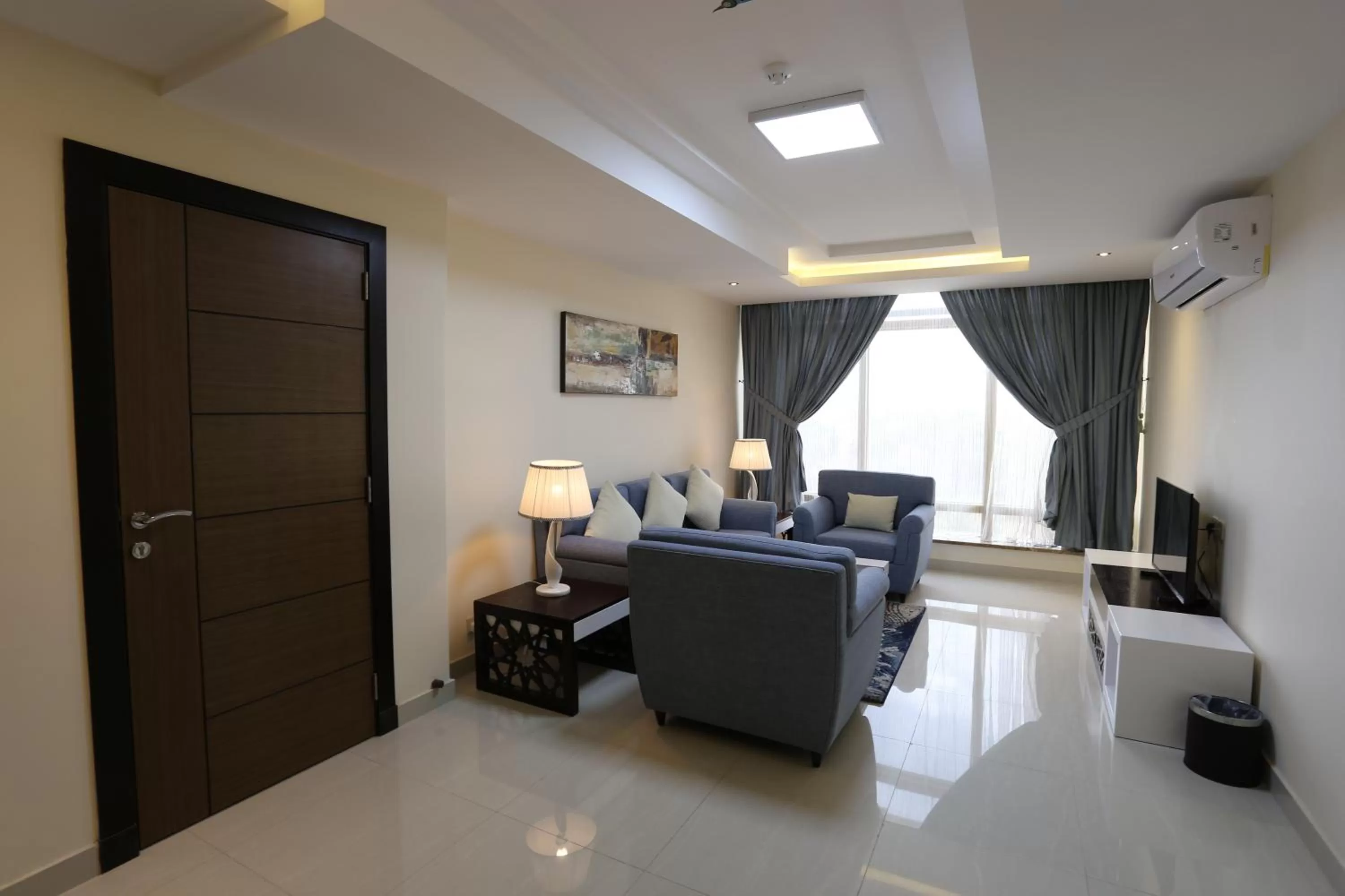 TV and multimedia in Arjaan Altakhassusi Hotel Suites