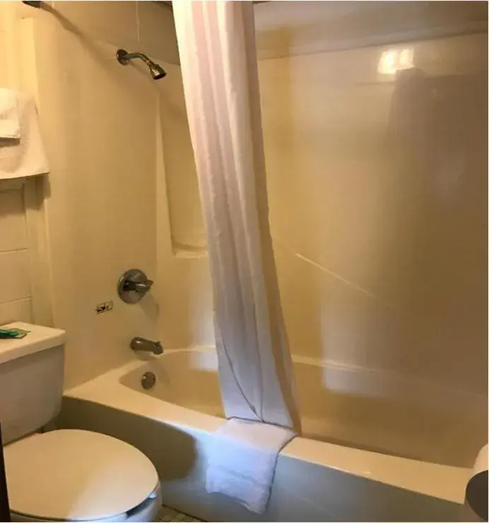 Bathroom in Dakota Inn Minot