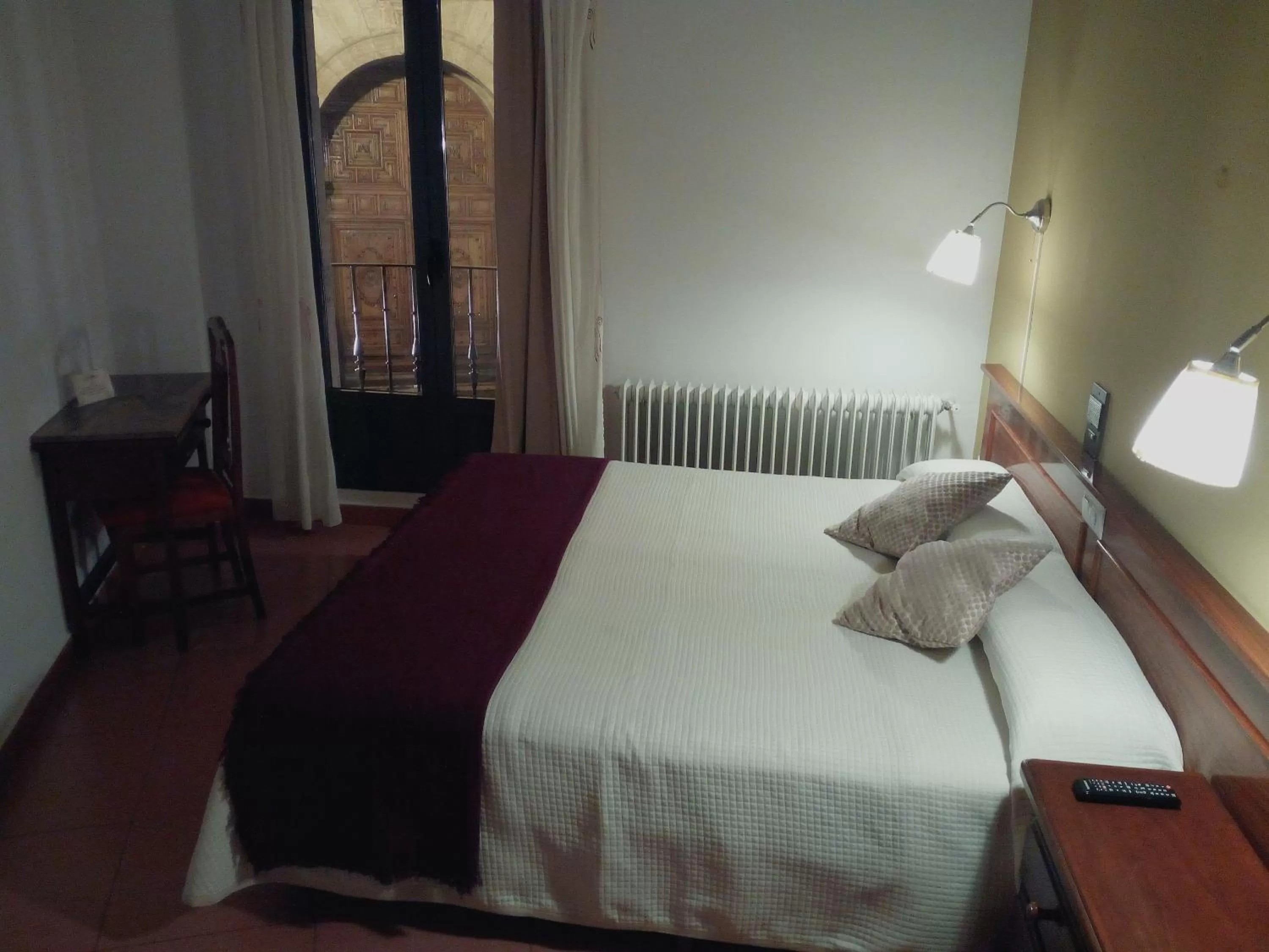 Landmark view, Bed in Hospedería Hotel Don Quijote