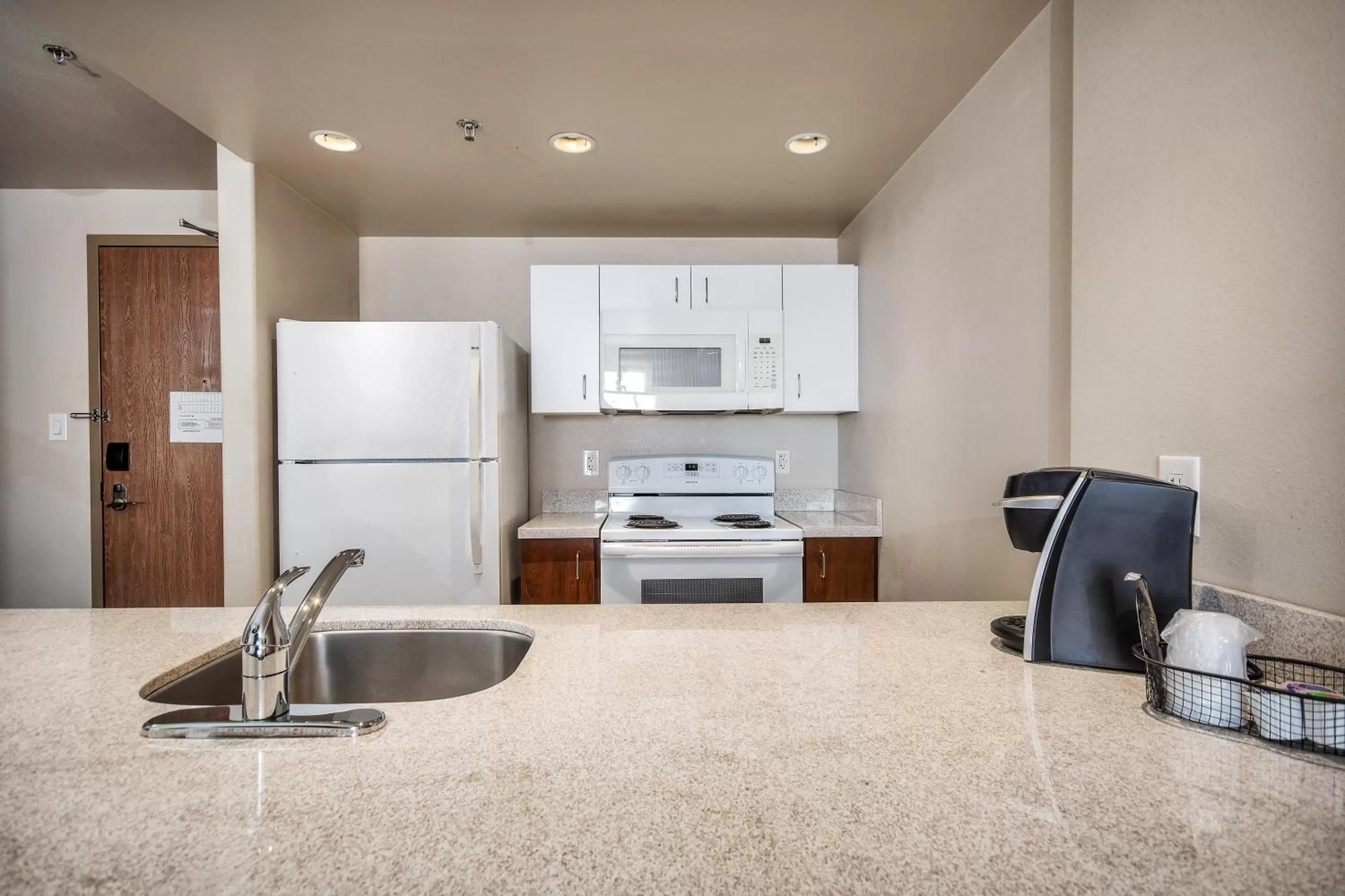 Kitchen or kitchenette in Home Inn & Suites Regina East