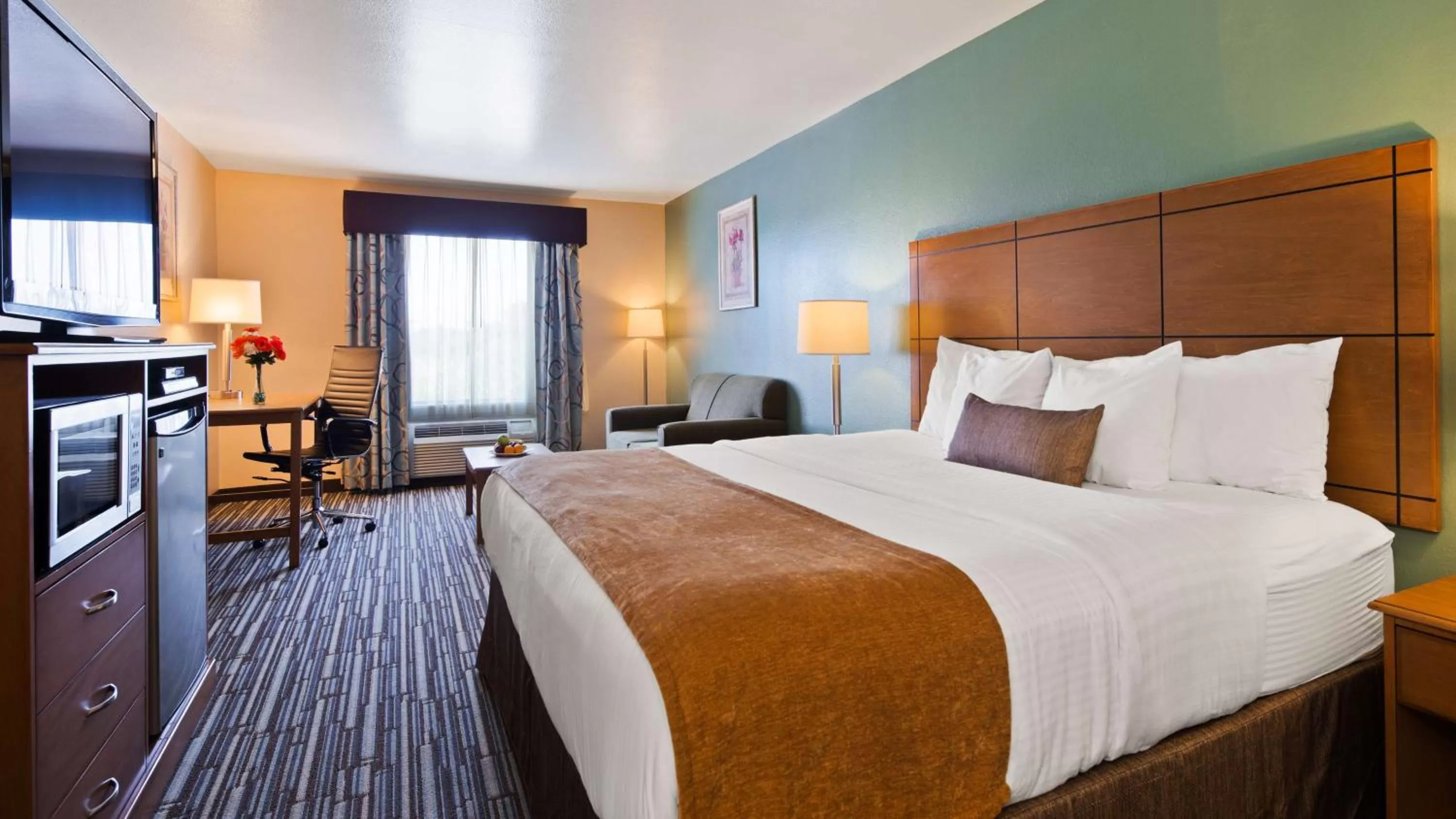 Photo of the whole room in Quality Inn Perryton