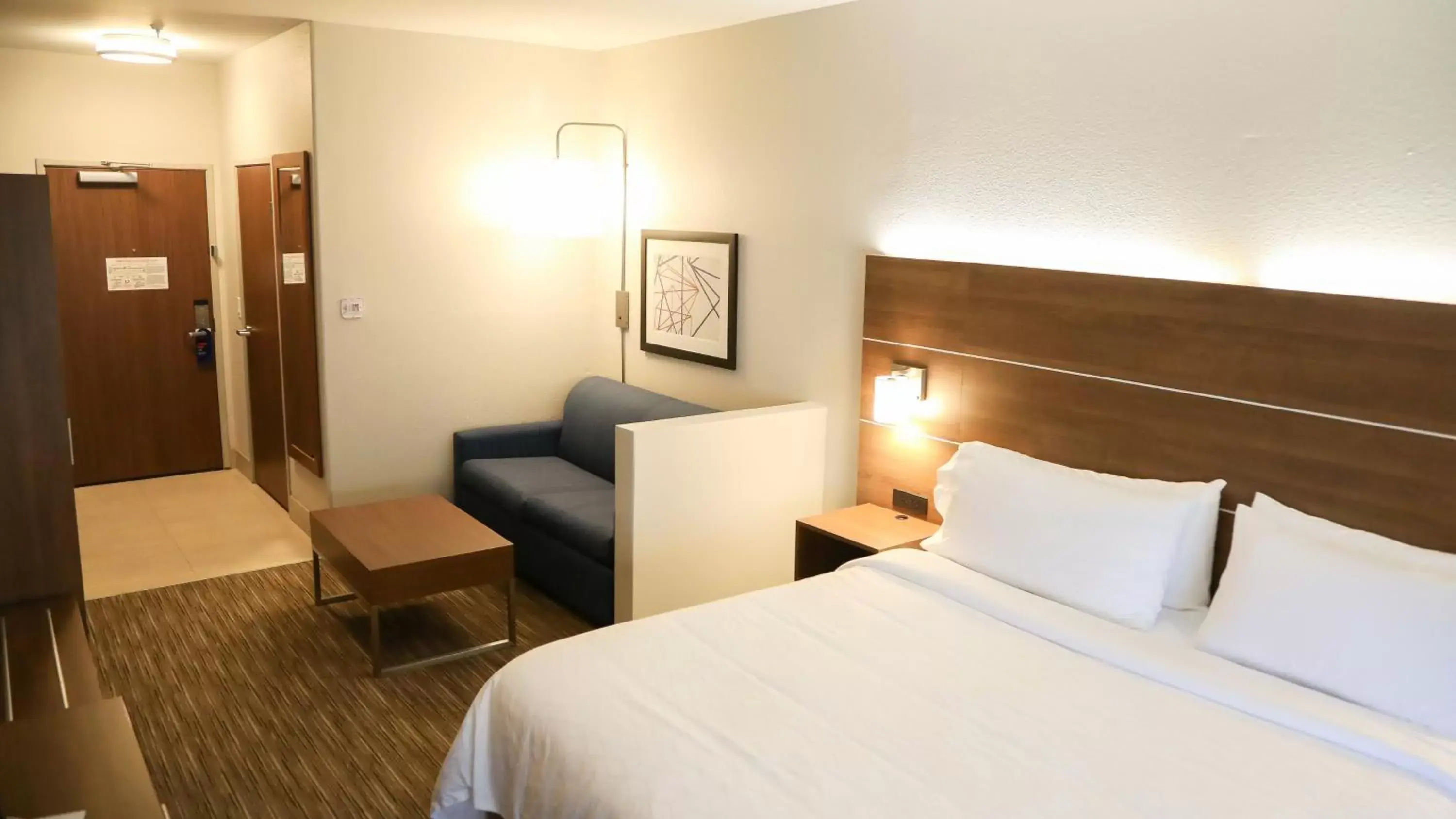 Photo of the whole room, Bed in Holiday Inn Express & Suites Colorado Springs North, an IHG Hotel