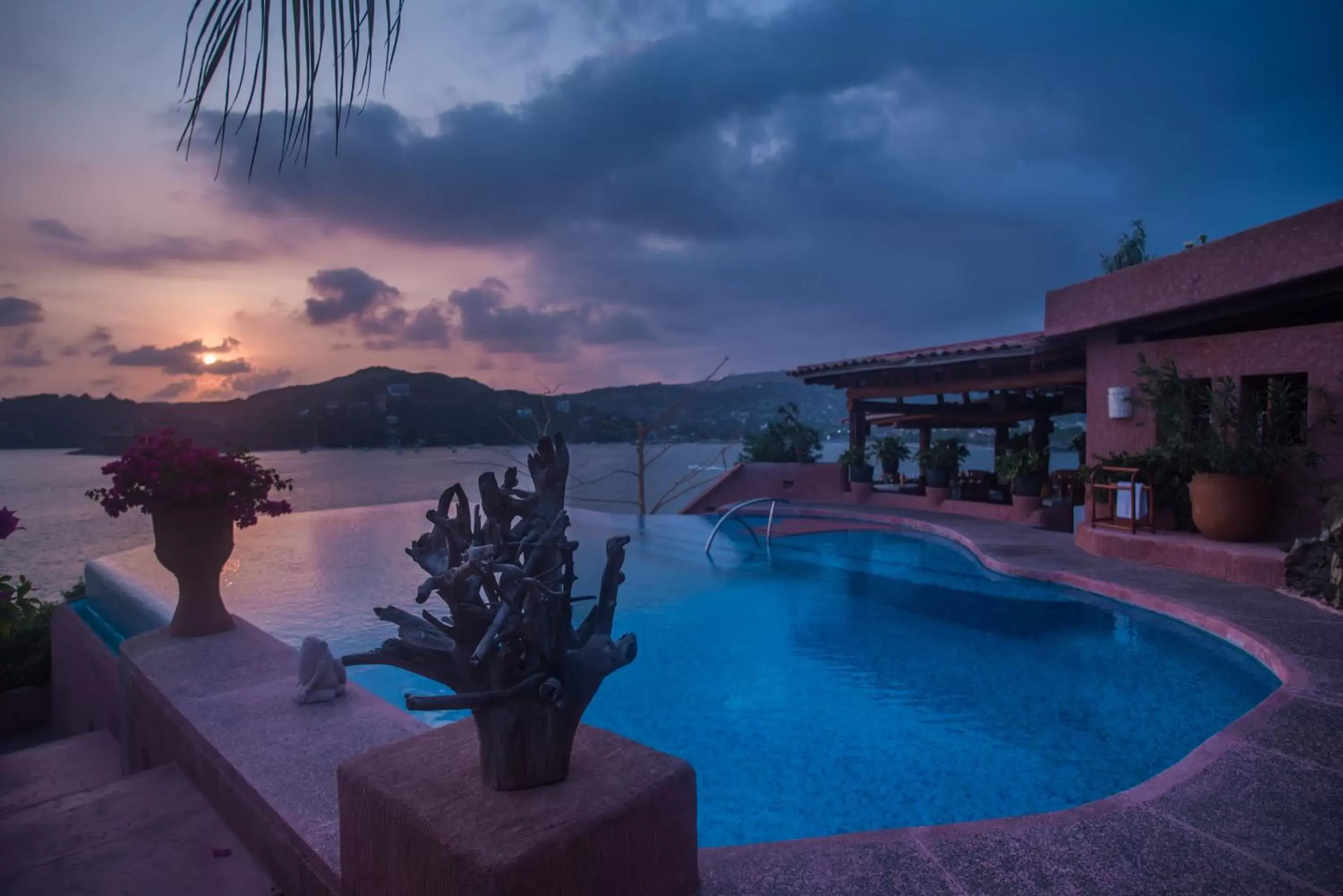 View (from property/room), Swimming Pool in La Casa Que Canta