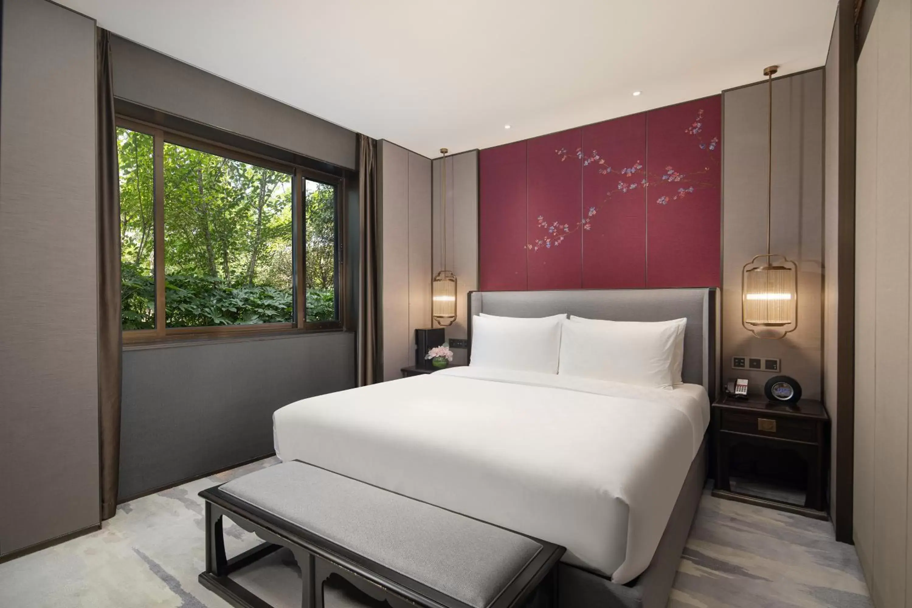 Bedroom, Bed in HUALUXE Xi'an Tanghua, an IHG Hotel