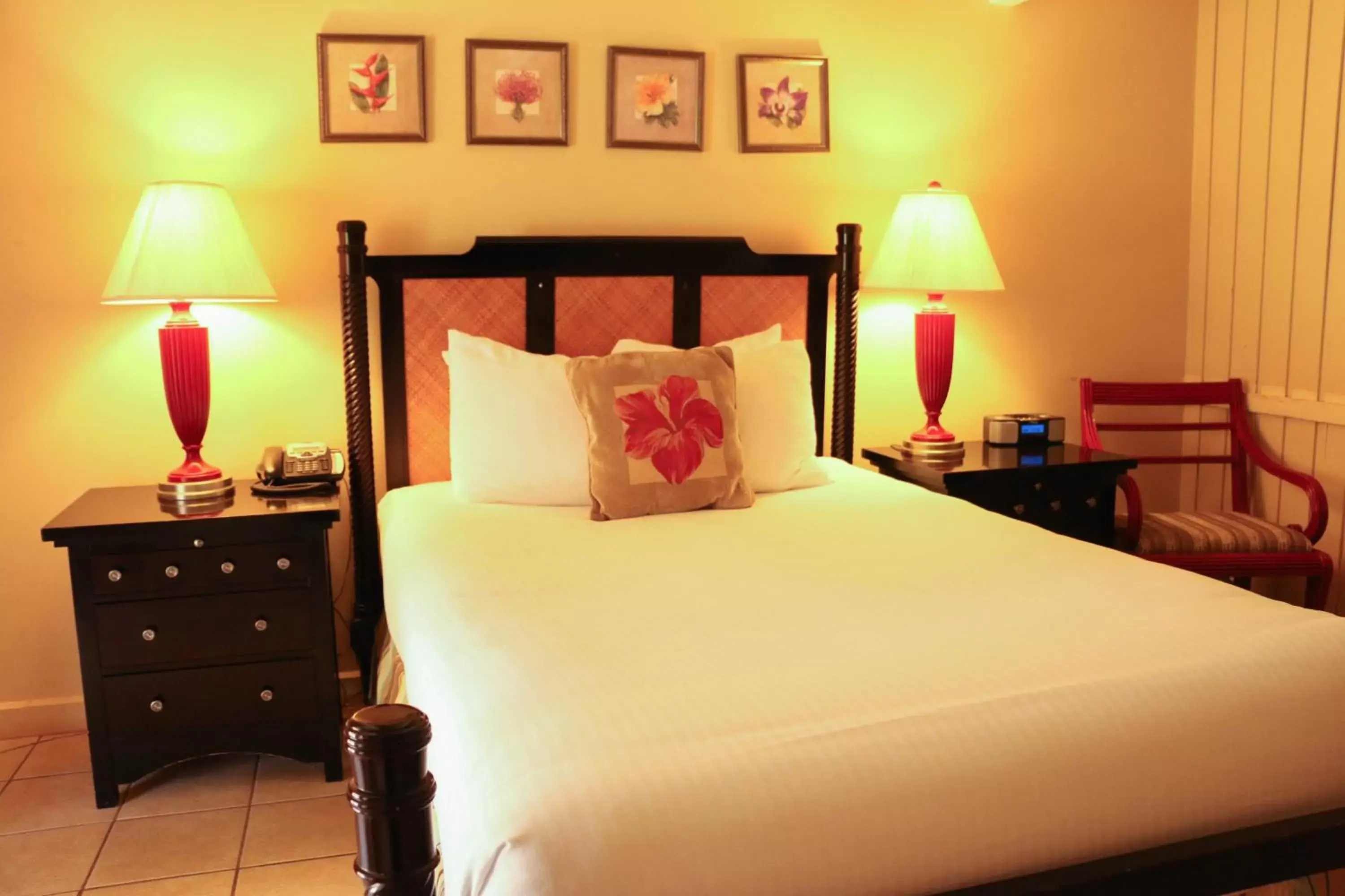 Bed, Room Photo in Hotel Molokai