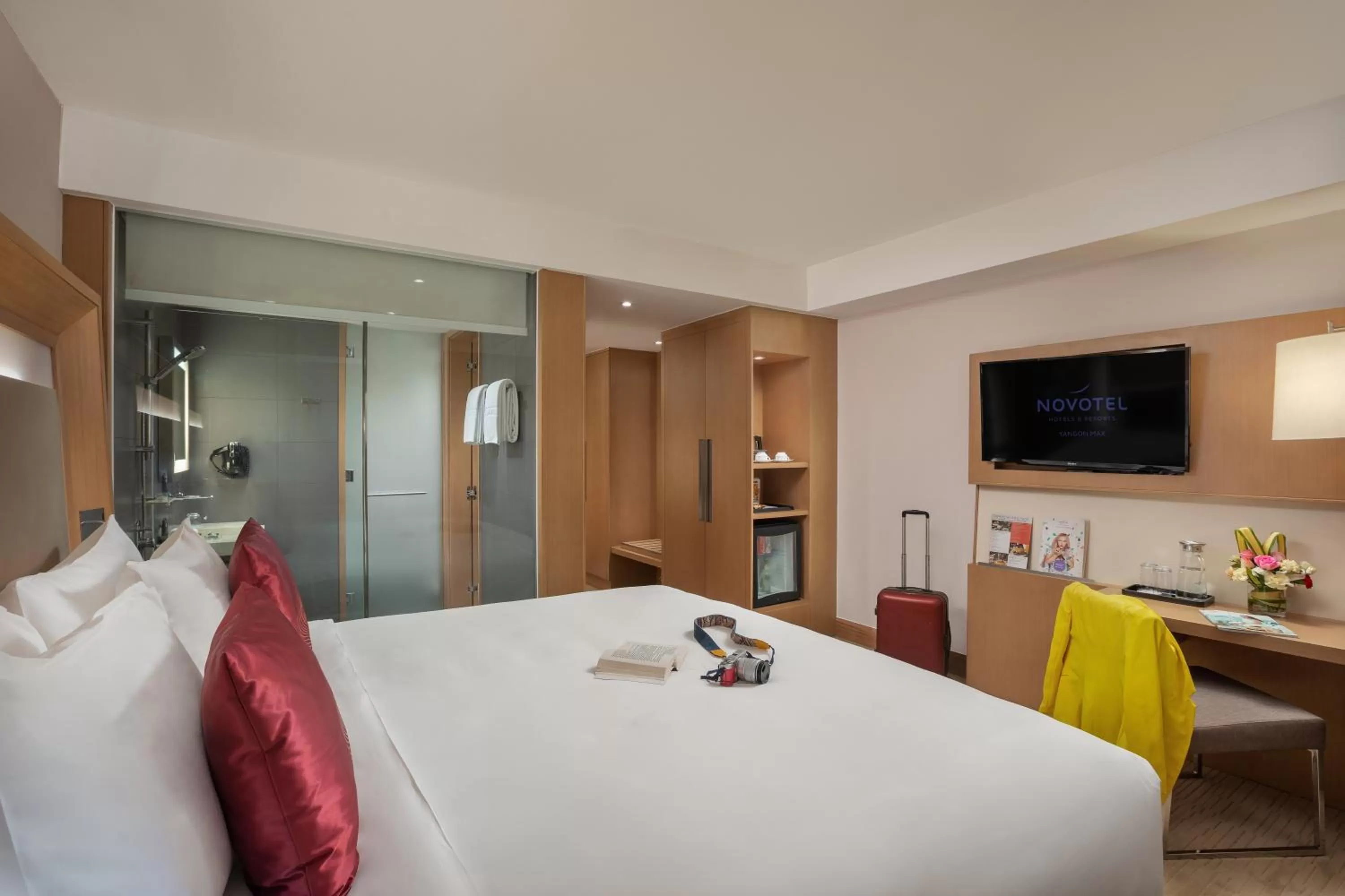 Bed in Novotel Yangon Max