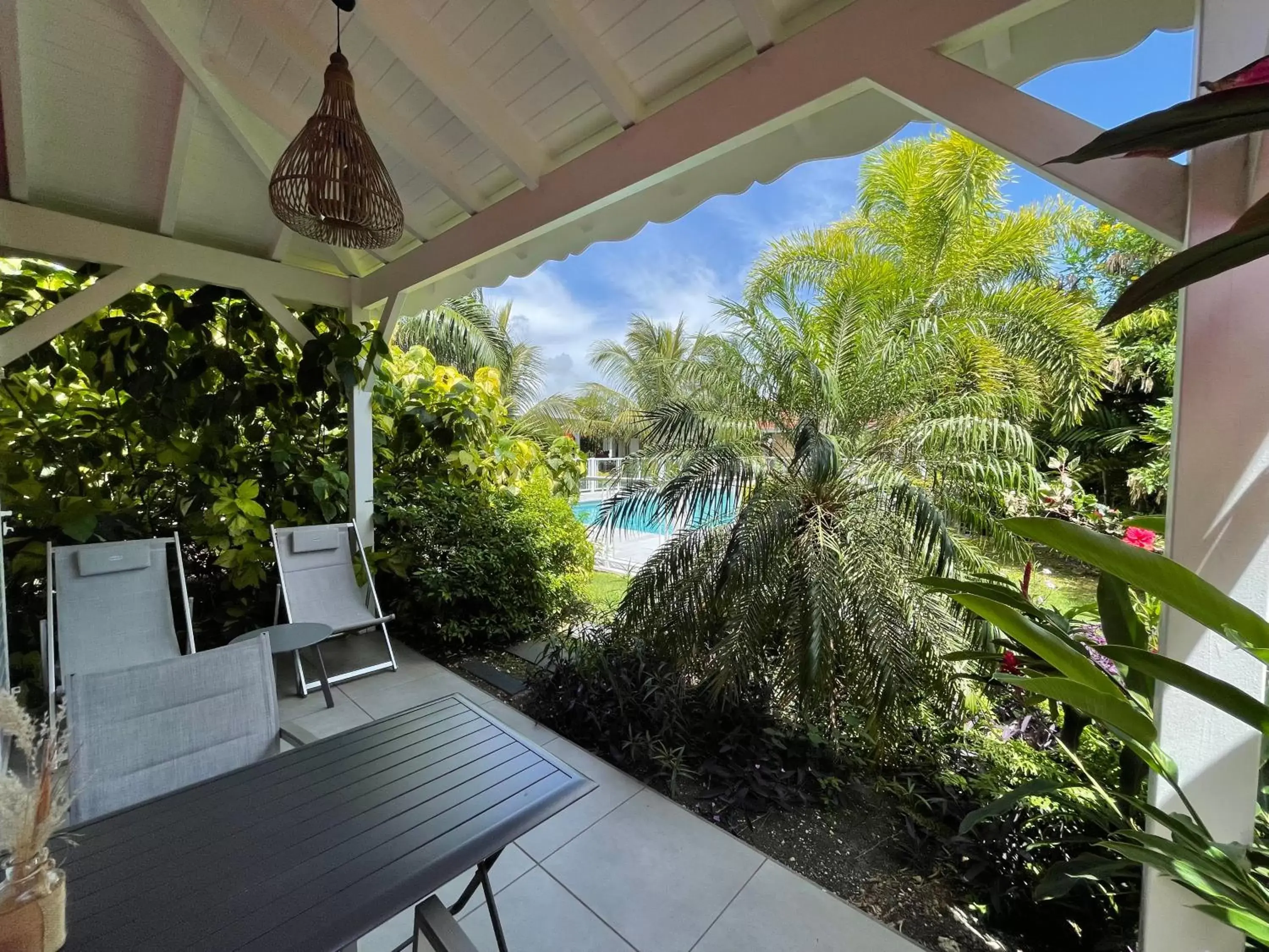 King Room with Pool View in Hôtel & Villa Le Cocotel King Room with Pool View in Hôtel & Villa Le Cocotel