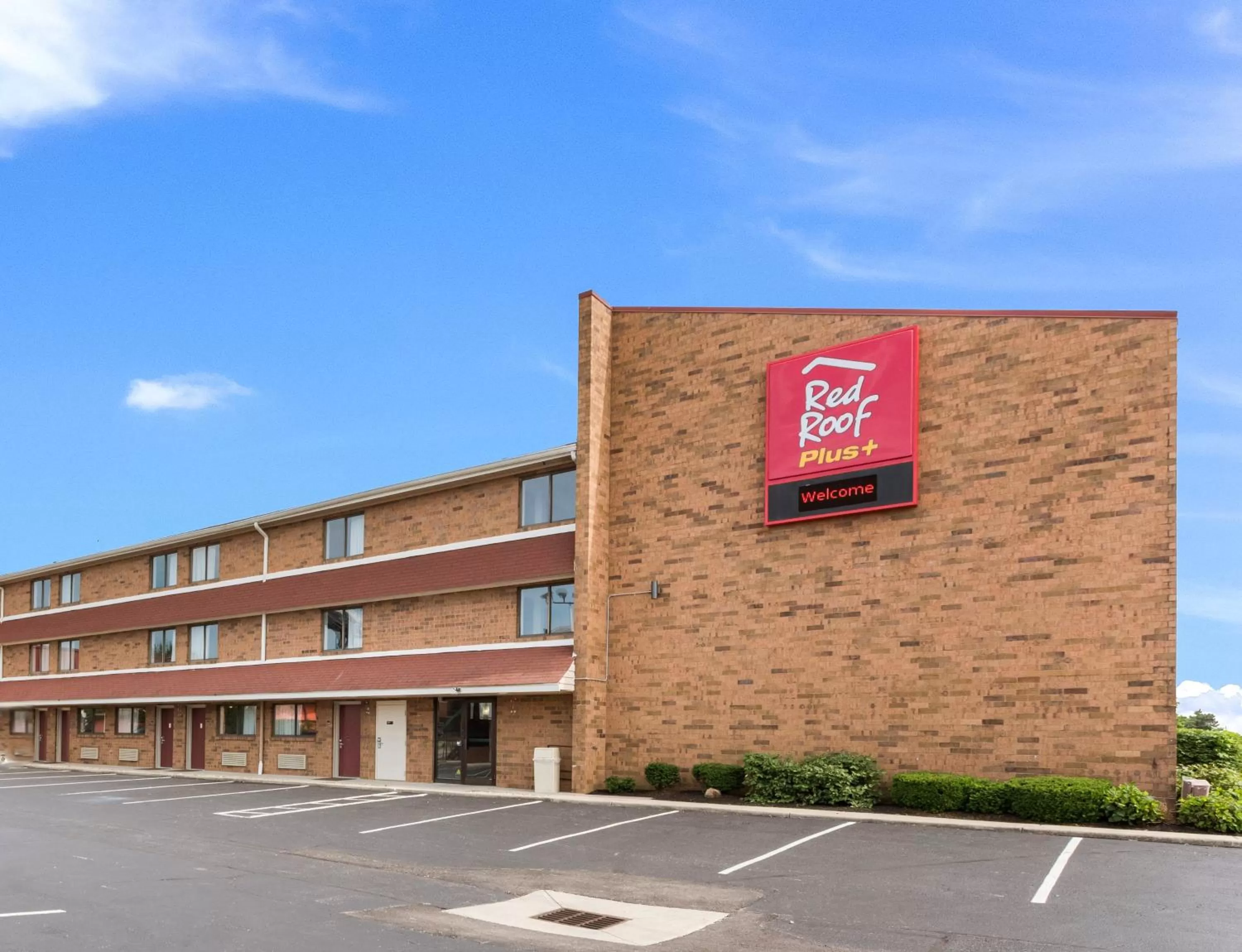 Property building in Red Roof Inn PLUS+ Columbus - Worthington