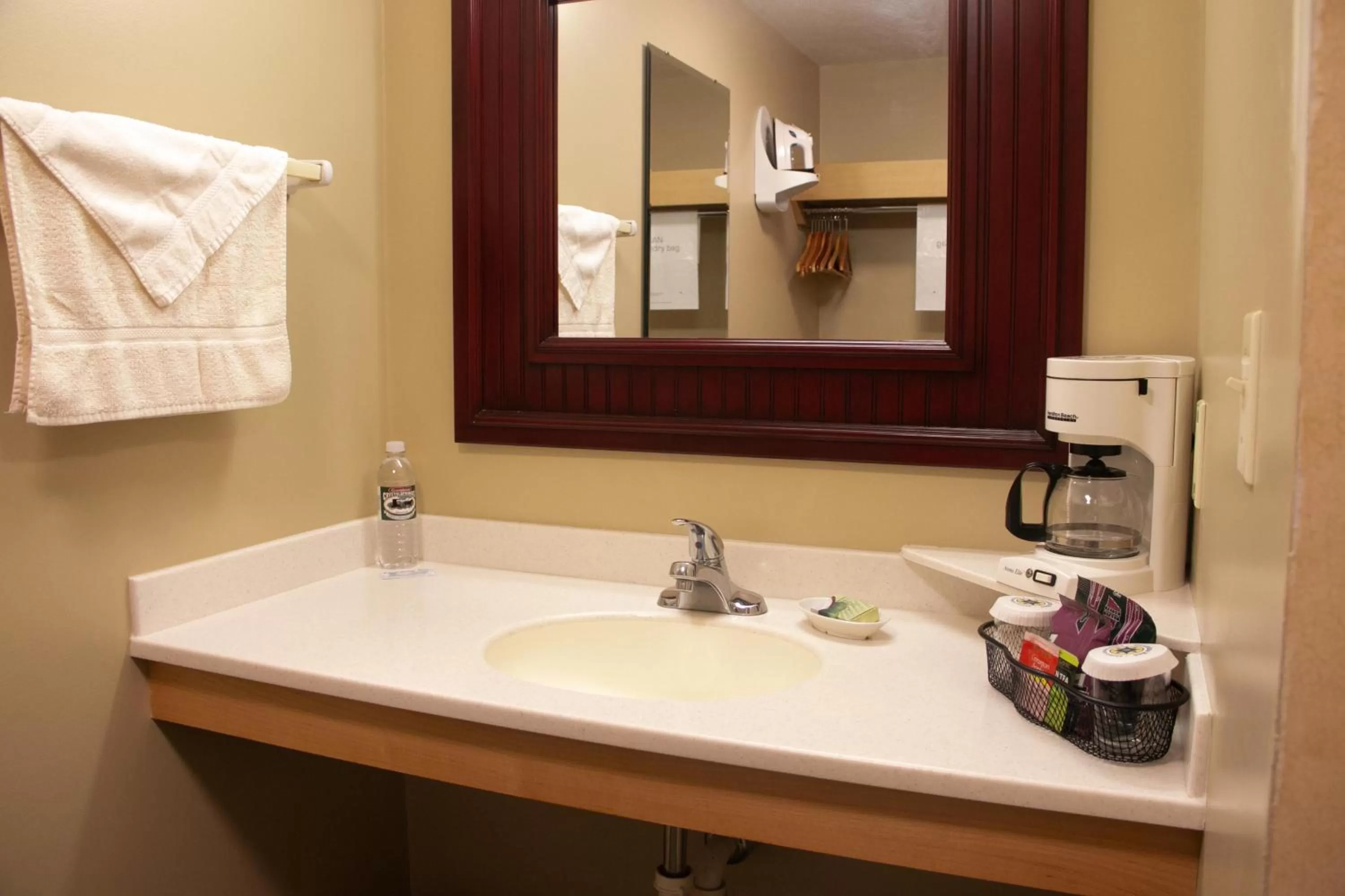 Bathroom in Essenhaus Inn & Conf. Center