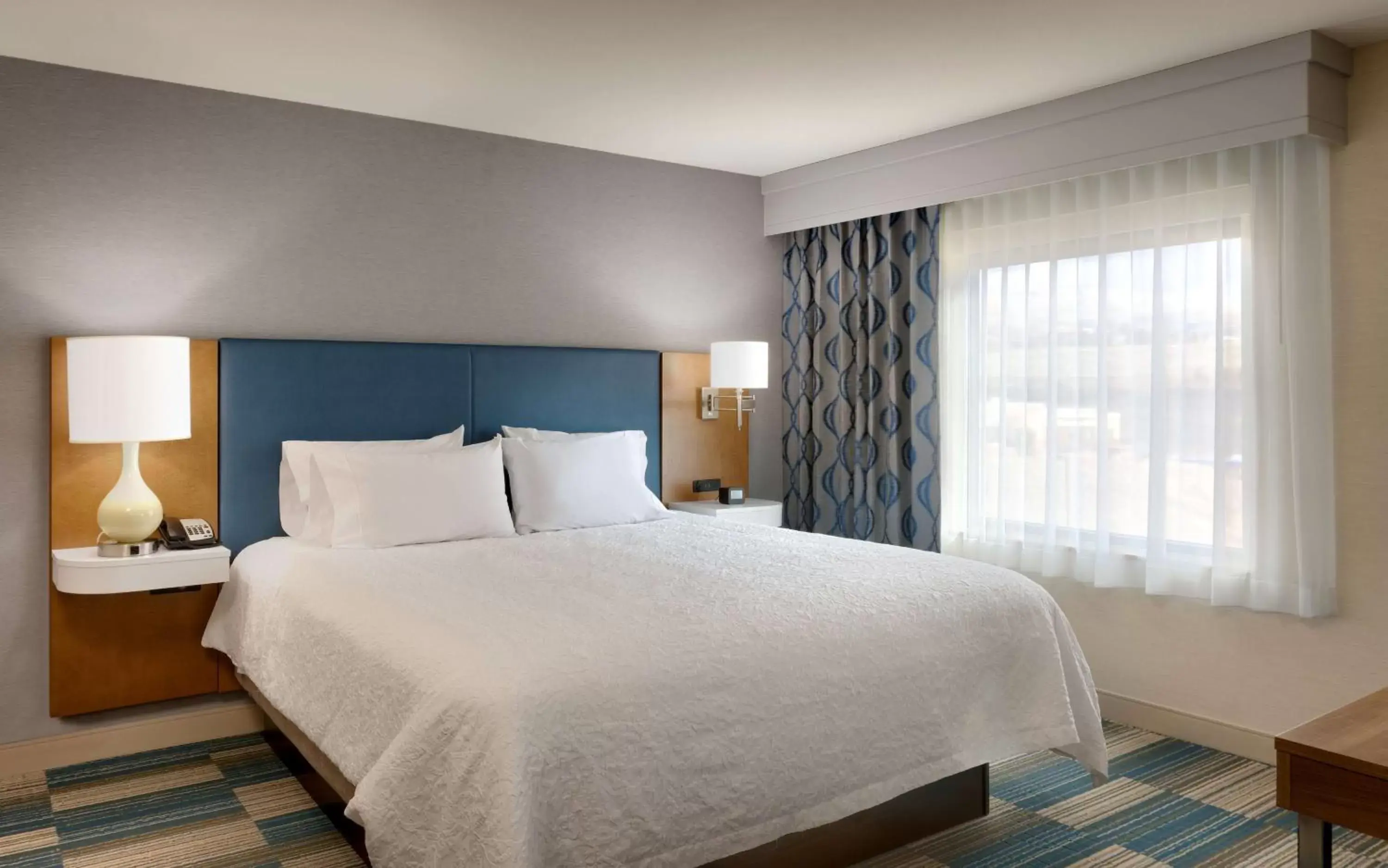 Bed in Hampton Inn & Suites Pocatello