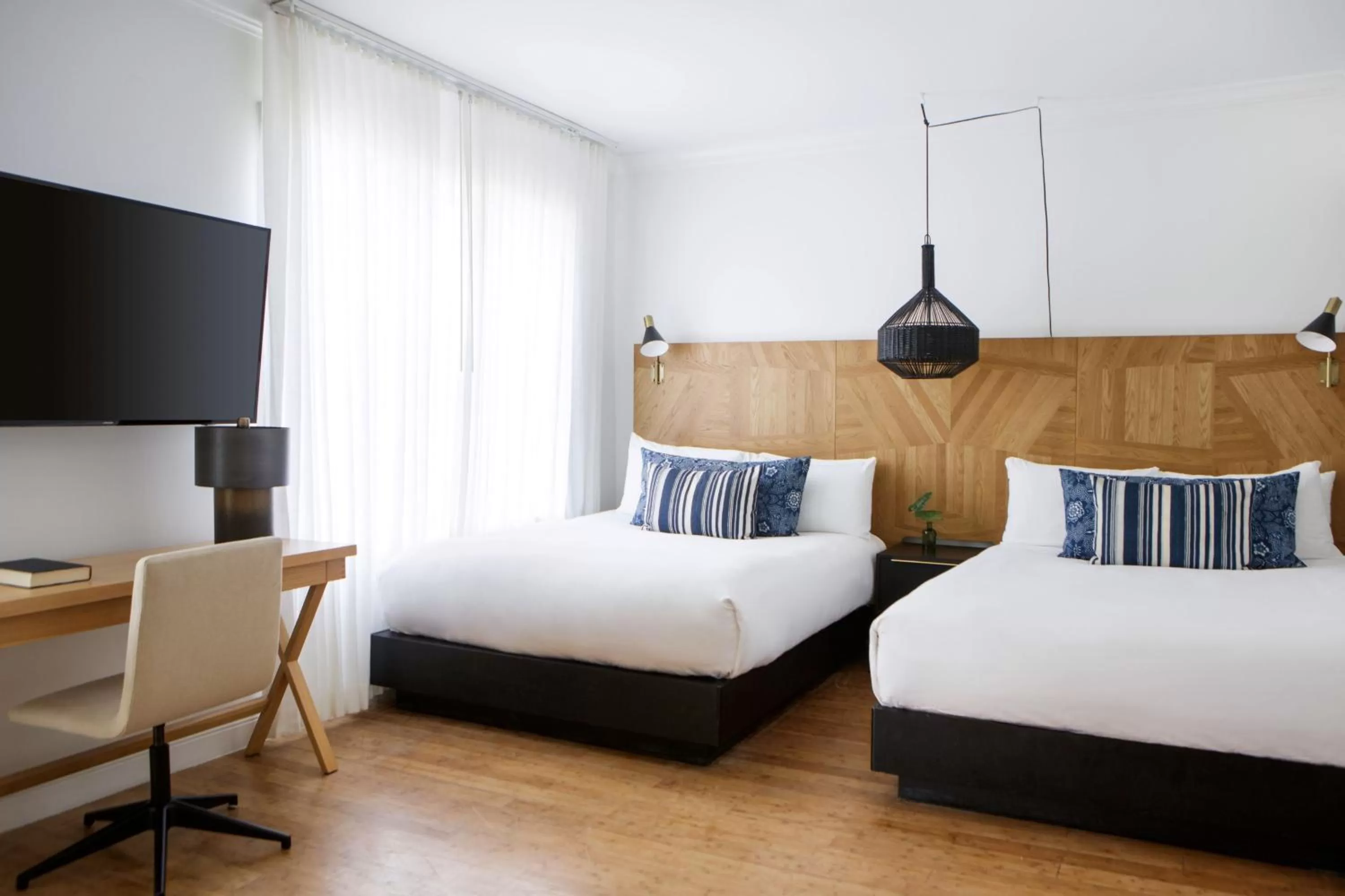 Photo of the whole room, Bed in Kimpton Angler’s Hotel South Beach by IHG