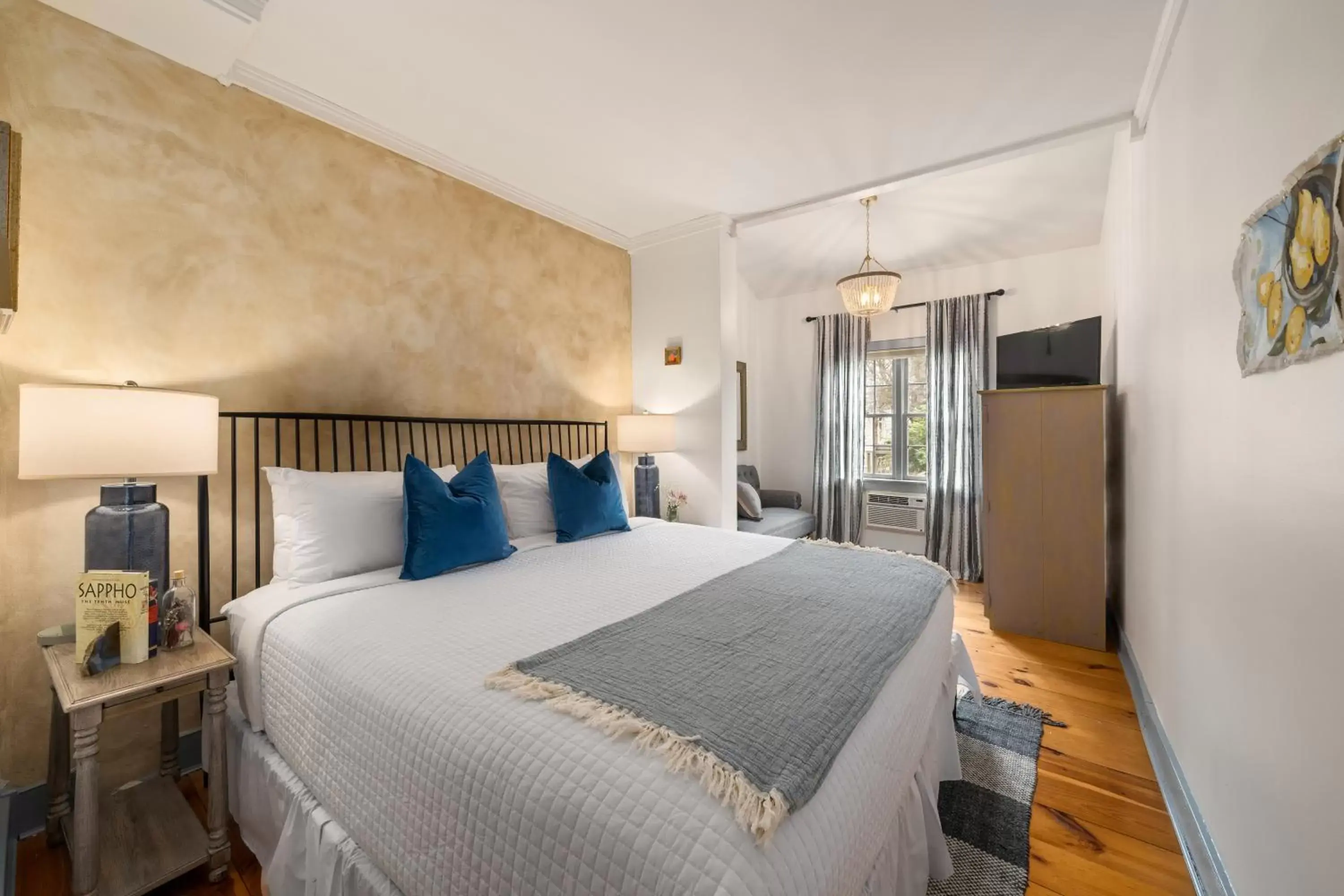 Deluxe King Room in Inn at Silver Maple Farm Deluxe King Room in Inn at Silver Maple Farm