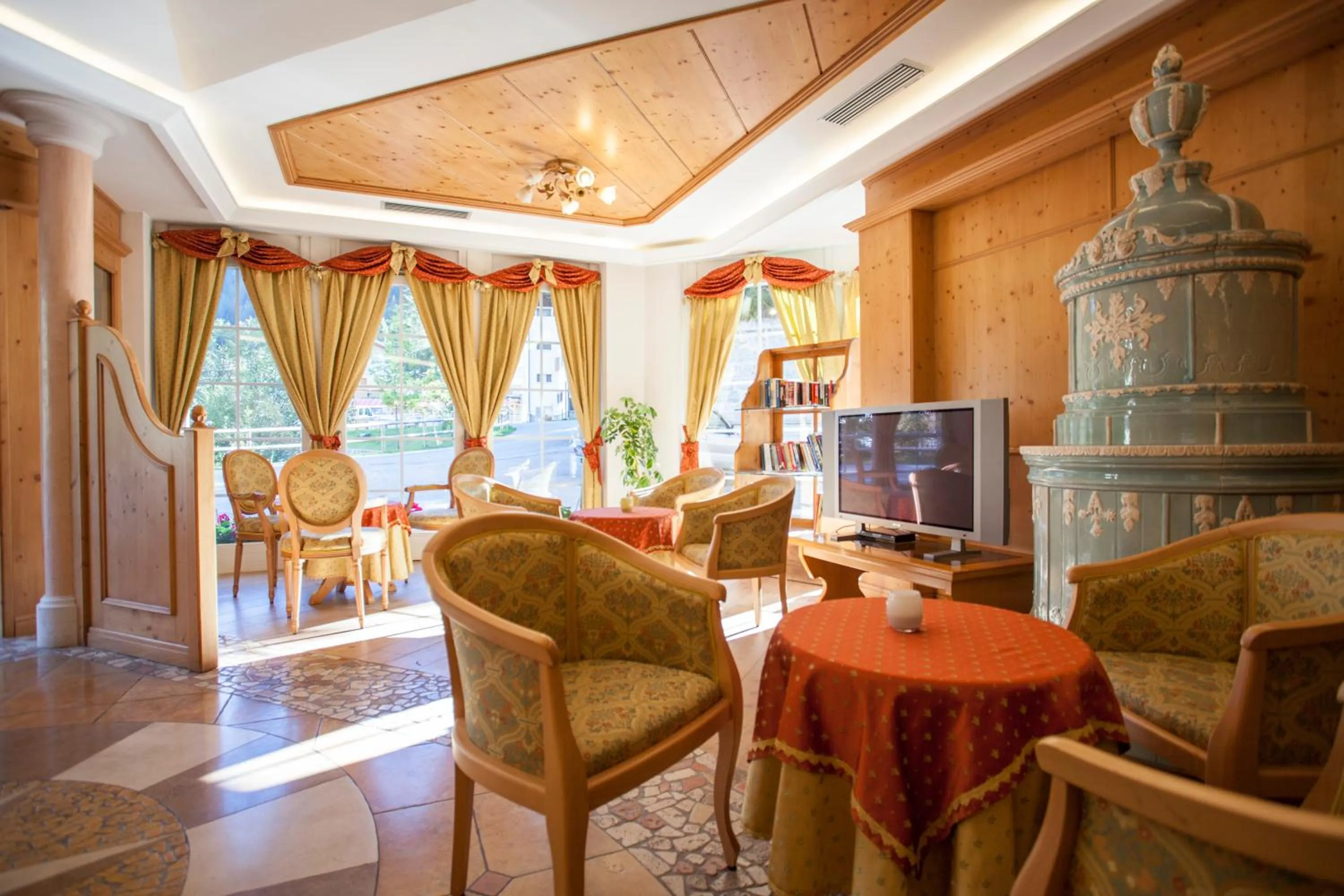 Lobby or reception in Hotel Chalet all'Imperatore