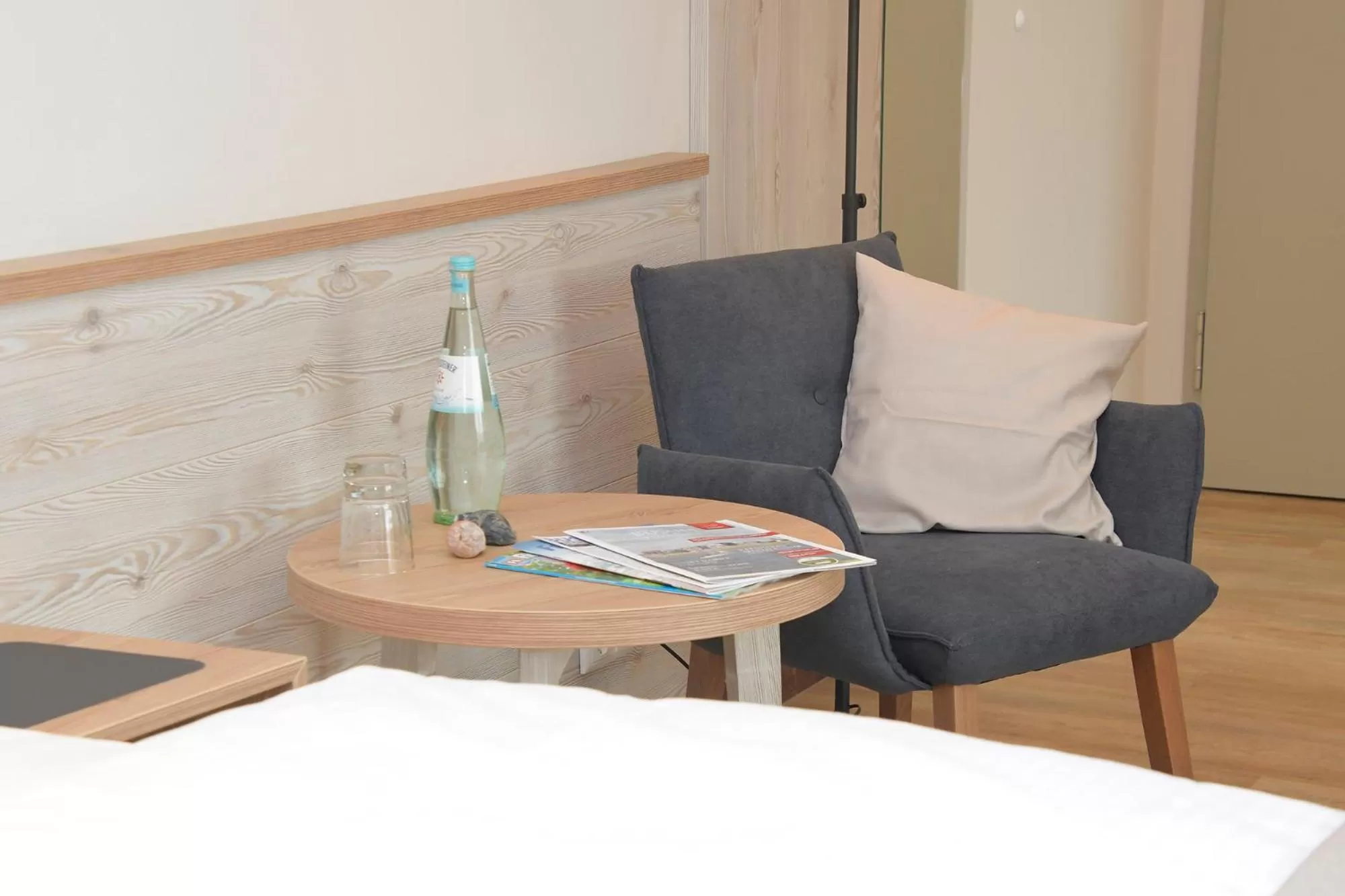 Photo of the whole room, Seating Area in Hotel Alter Muschelsaal