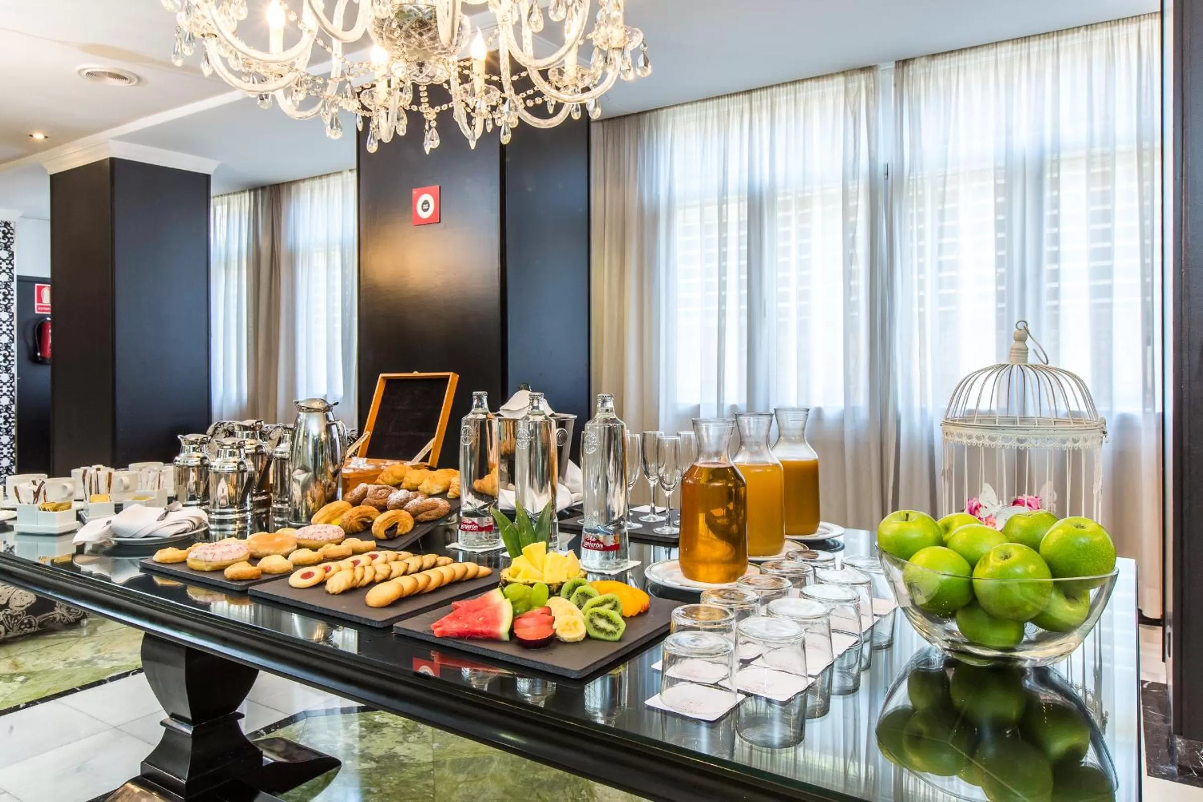 Food and drinks in Leonardo Hotel Granada