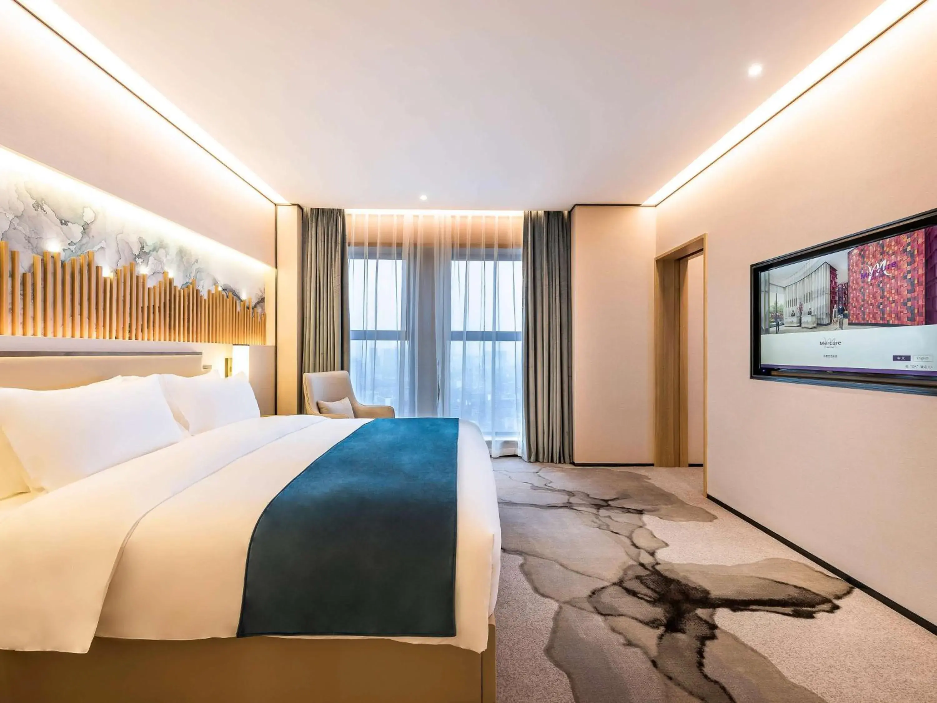 Photo of the whole room, Bed in Mercure Chengdu Huapaifang