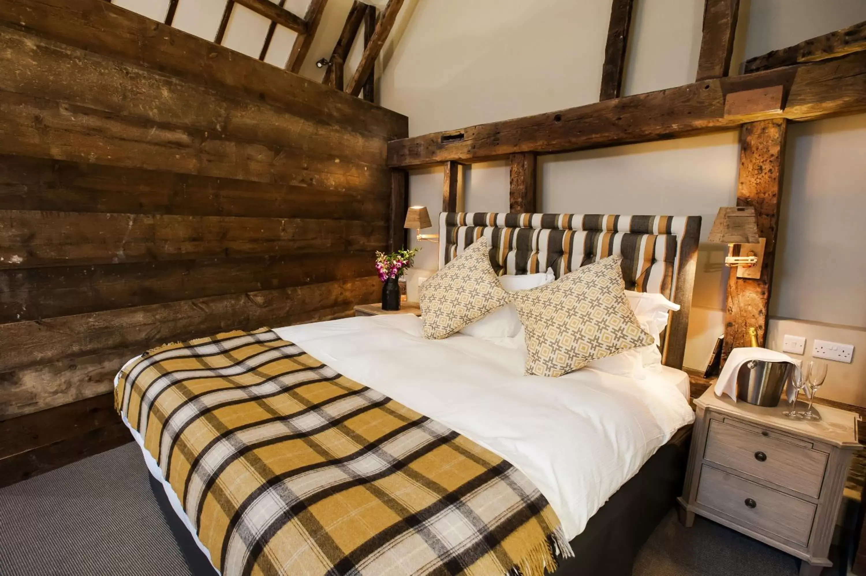 Bedroom, Bed in The White Hart, South Harting