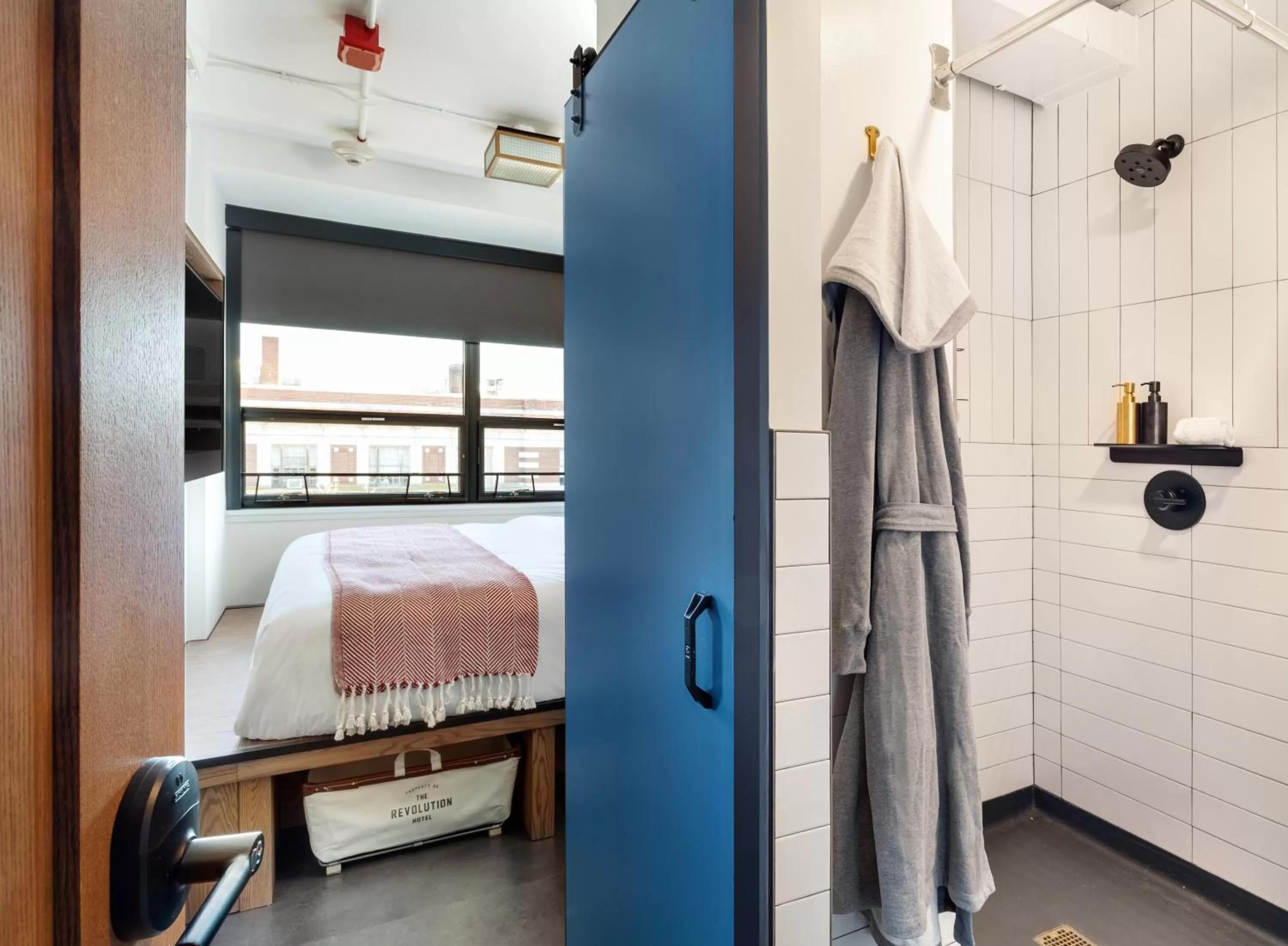 Shower, Bed in The Revolution Hotel