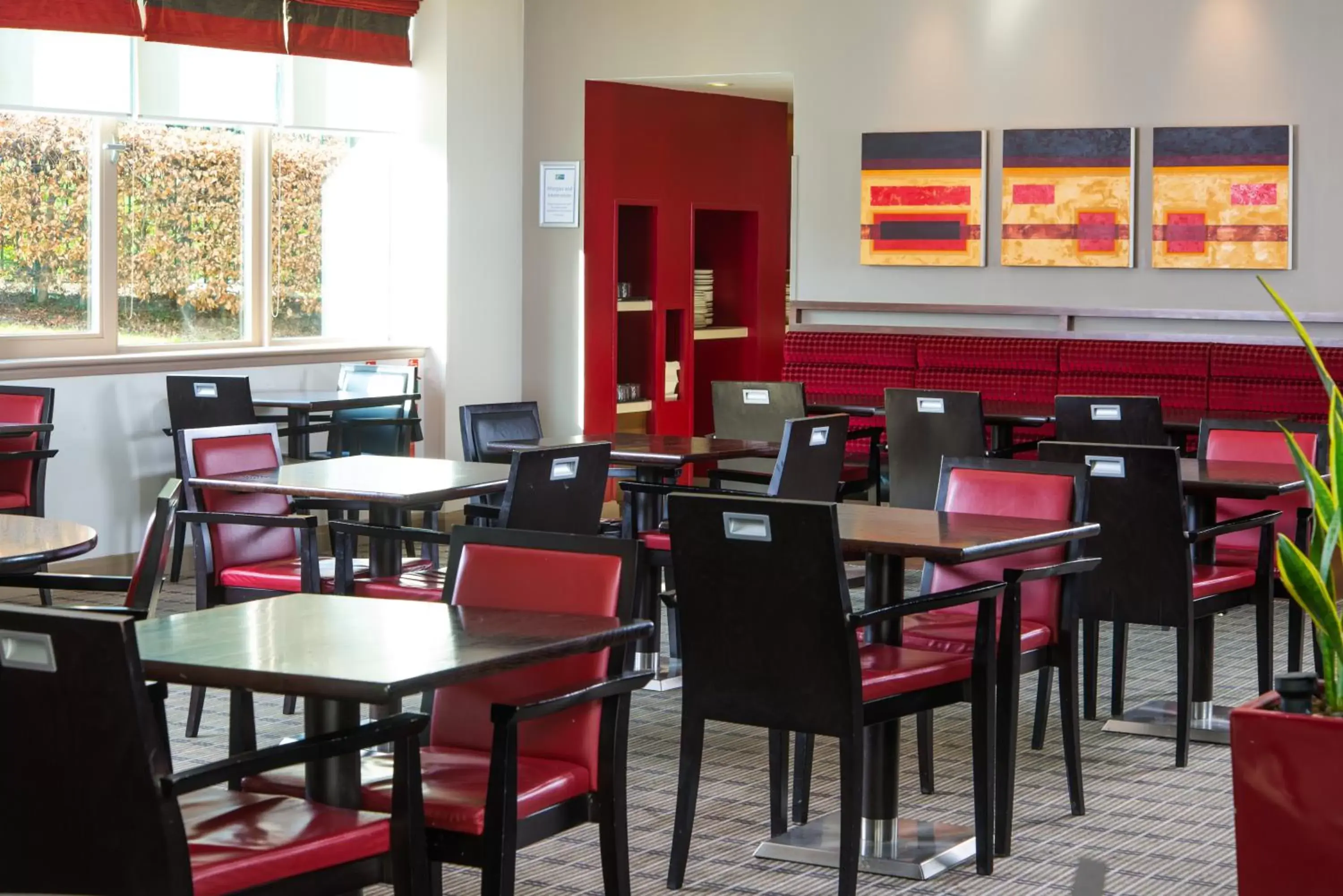 Restaurant/Places to Eat in Holiday Inn Express London - Dartford, an IHG Hotel