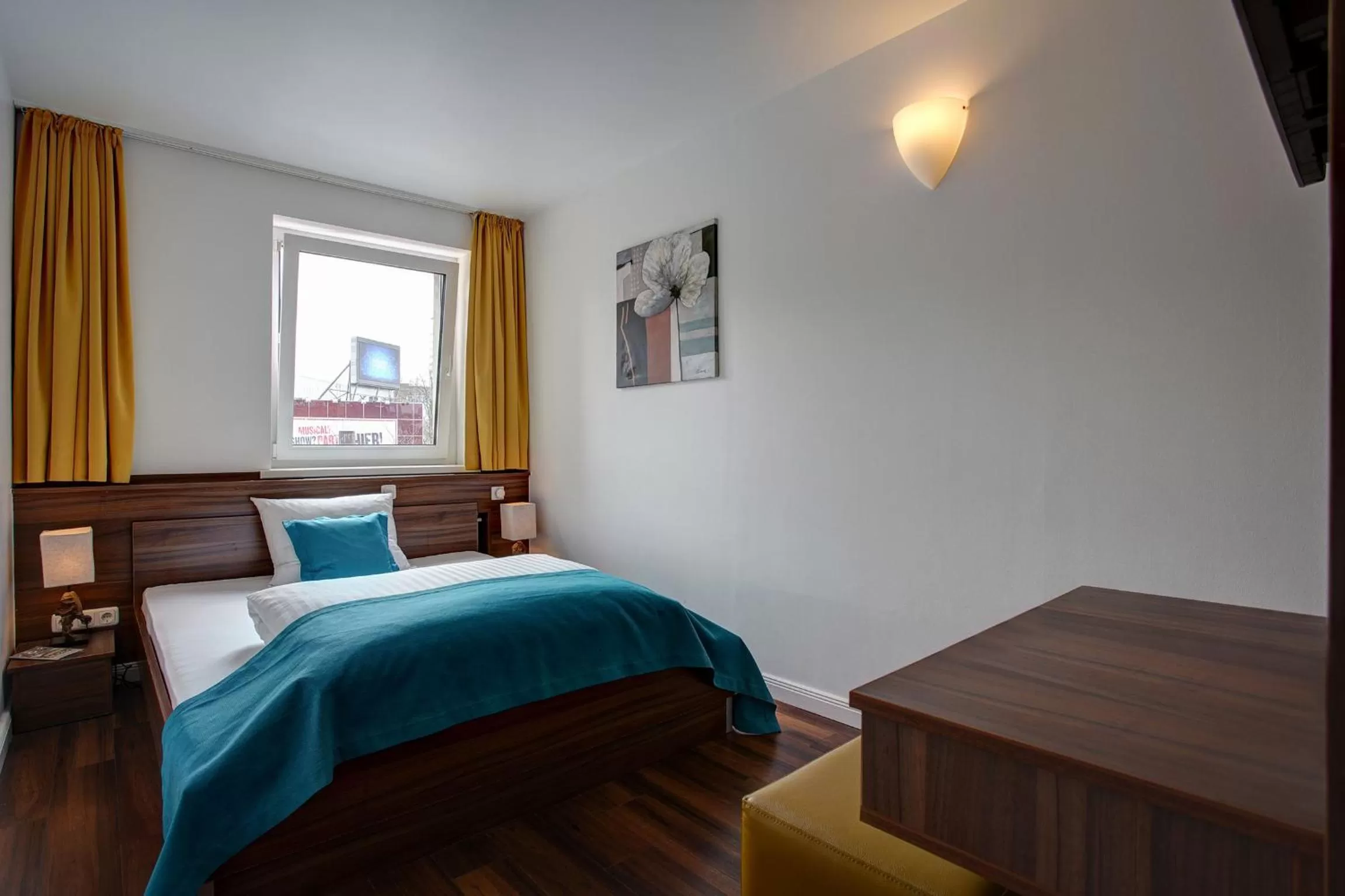 Photo of the whole room, Bed in North-Hotel