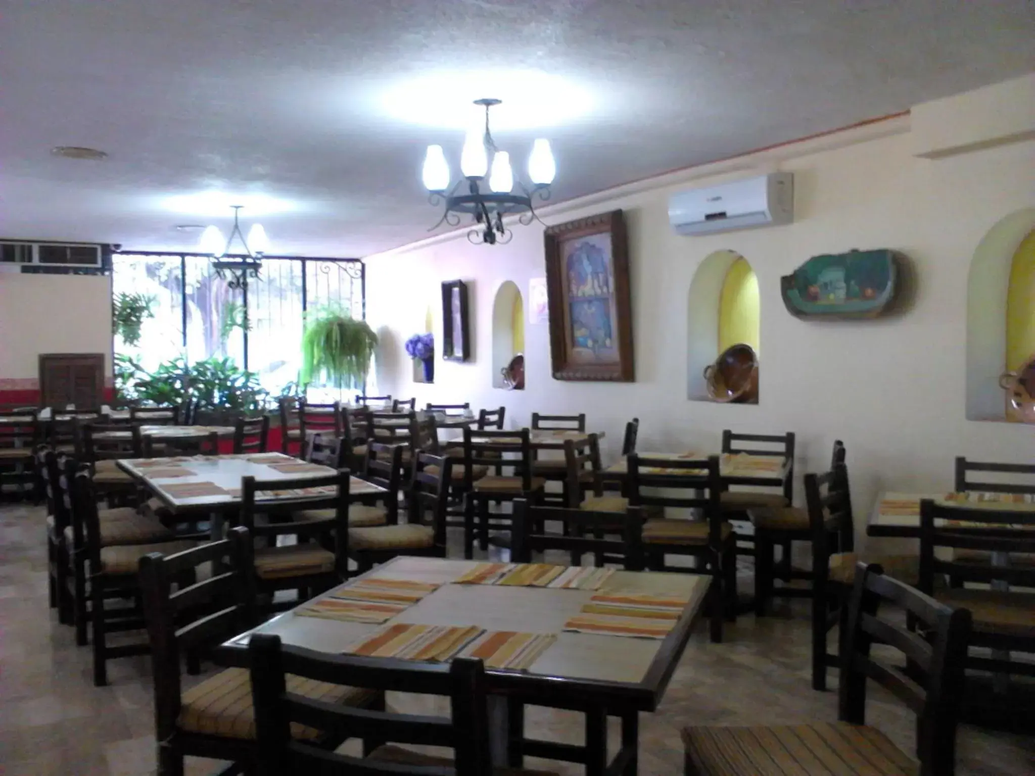 Restaurant/Places to Eat in Hotel Plaza Independencia