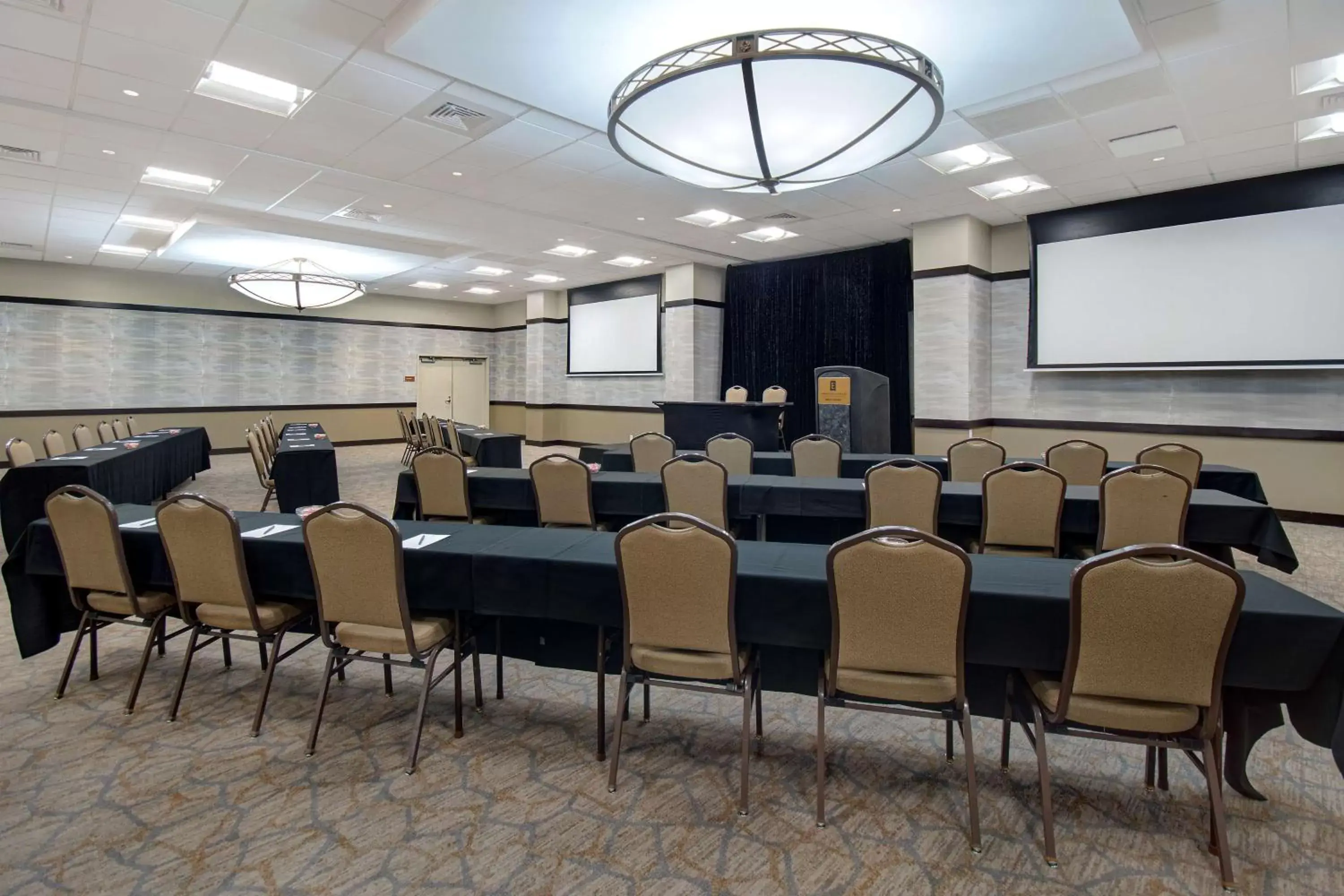 Meeting/conference room in Embassy Suites by Hilton Jacksonville Baymeadows