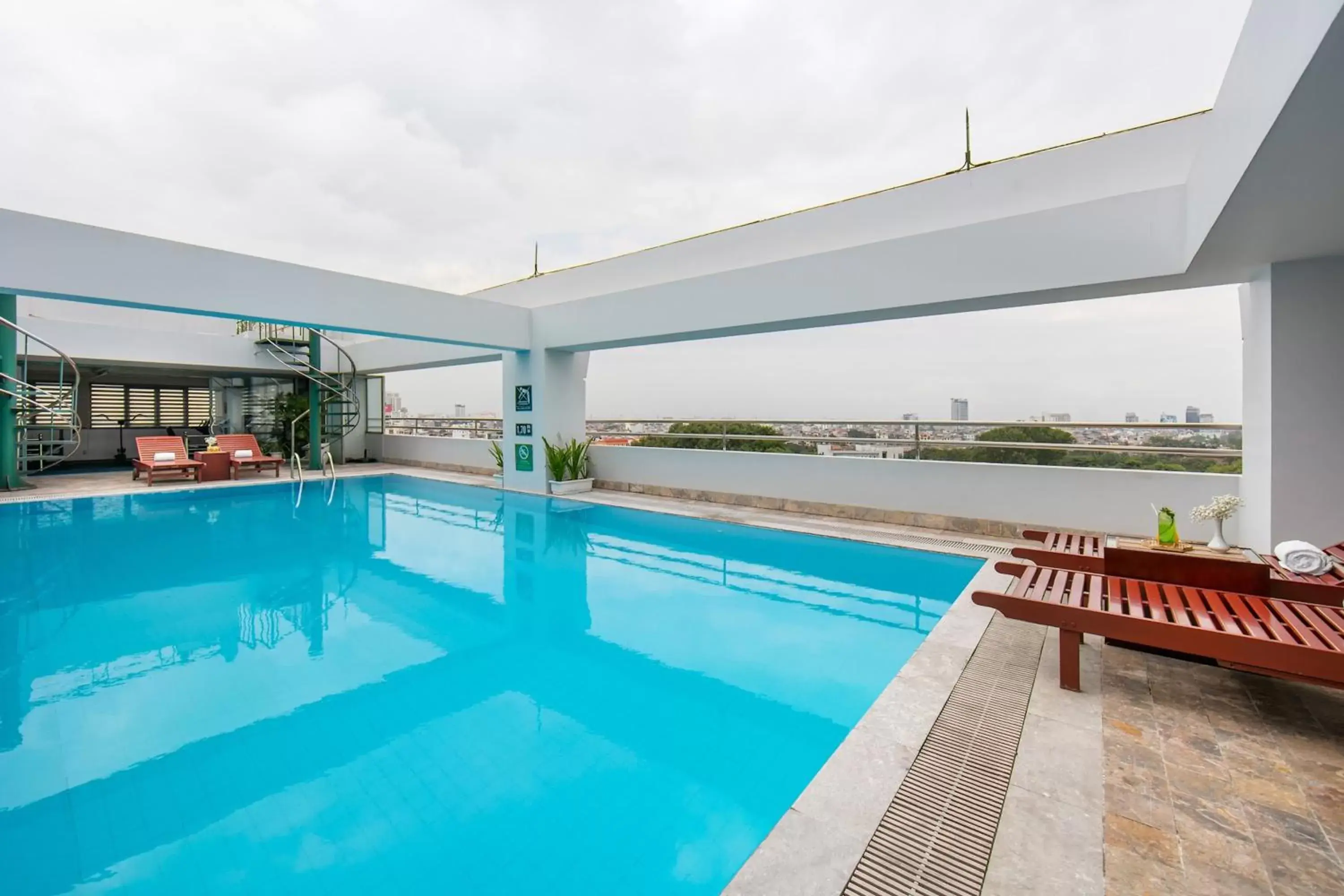 Swimming Pool in The Tray Hotel