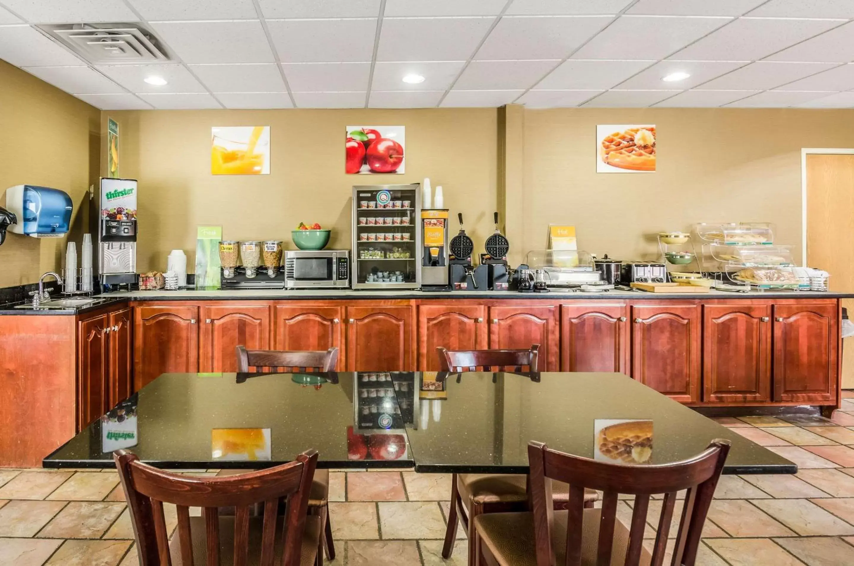 Restaurant/Places to Eat in Quality Inn & Suites Wytheville