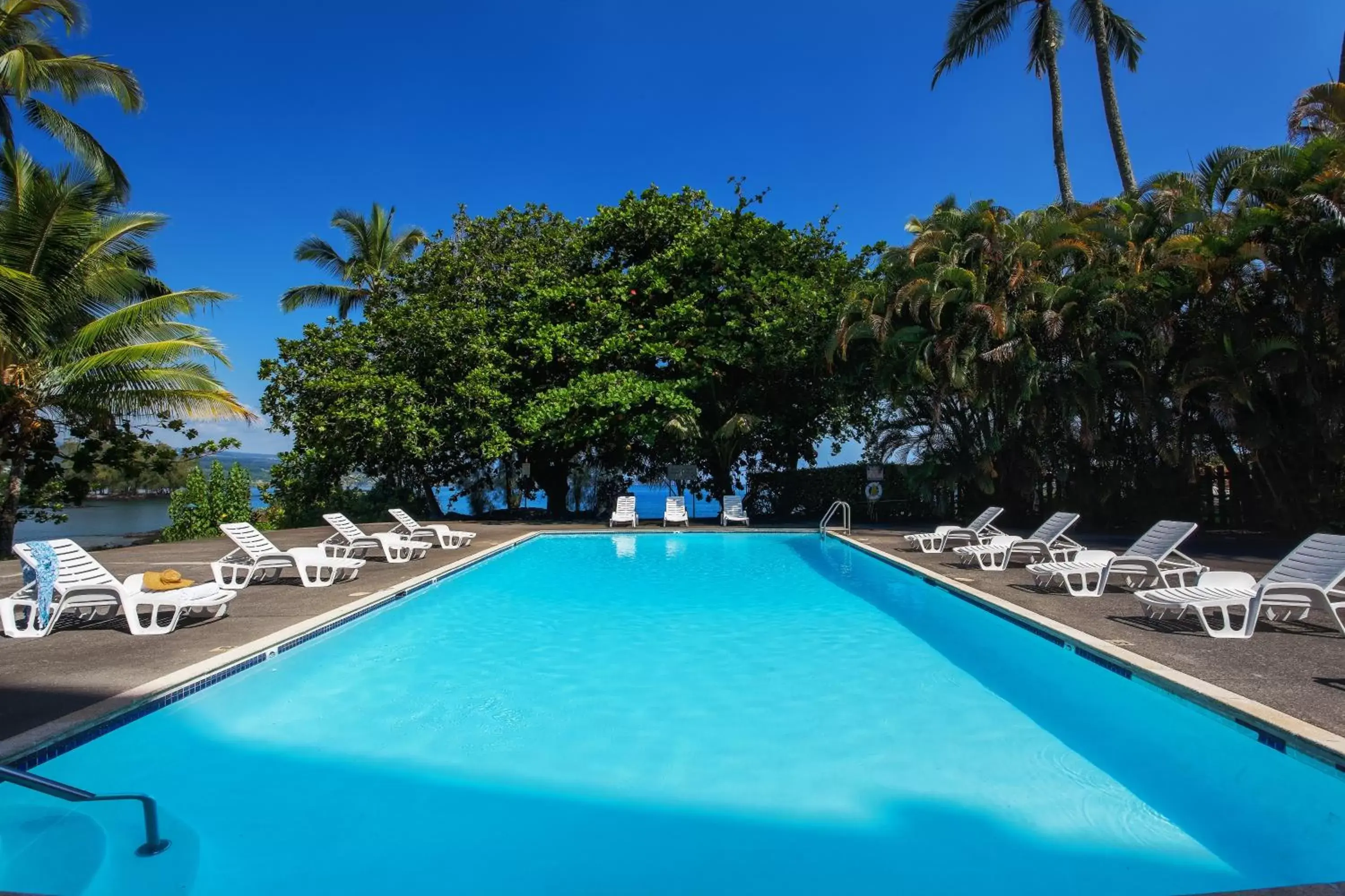 Swimming Pool in Castle Hilo Hawaiian Hotel