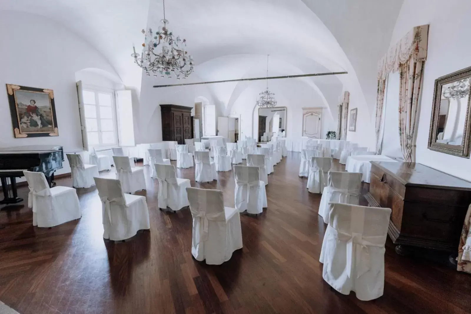 Lounge or bar, Banquet Facilities in Castello Rosso