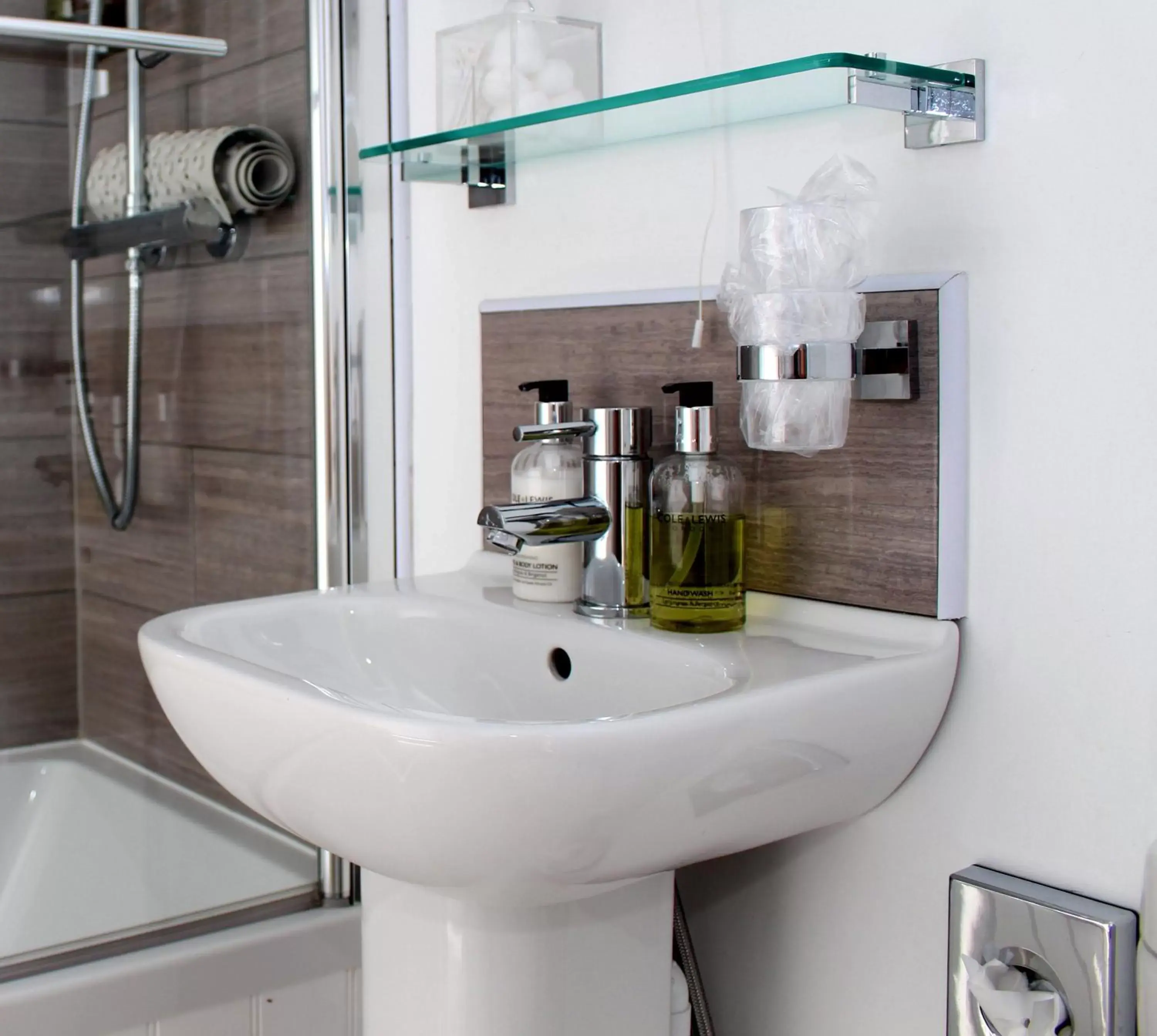 Bathroom in The Cliff Hotel & Spa