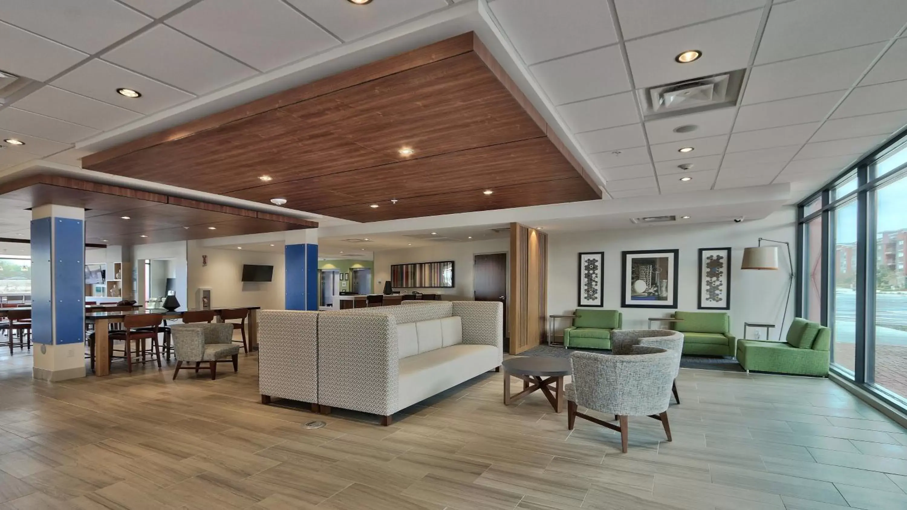 Property building, Seating Area in Holiday Inn Express & Suites Broomfield, an IHG Hotel