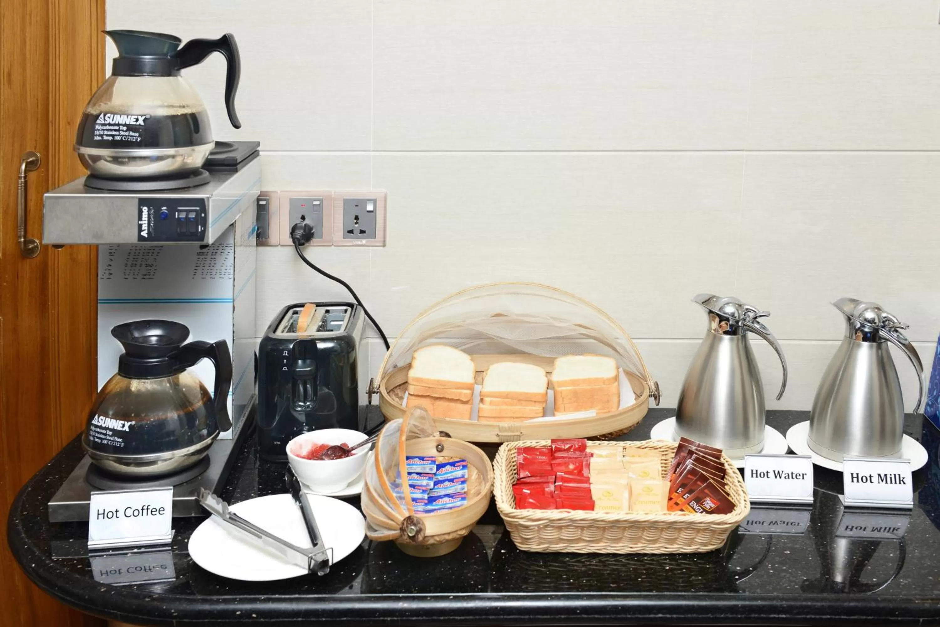 Coffee/tea facilities in Hotel Bond