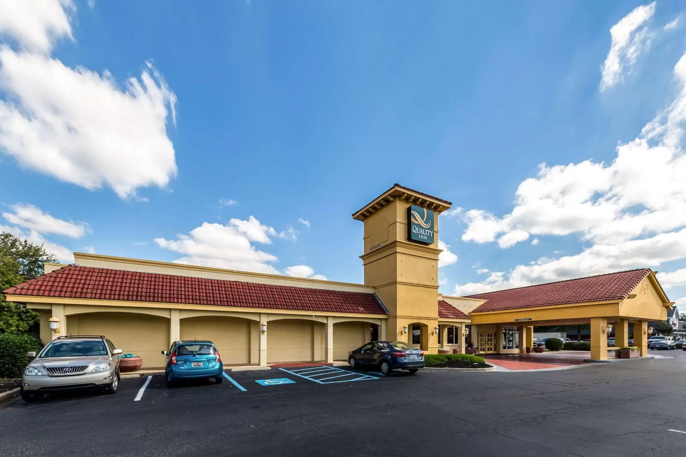 Property building in Quality Inn Clemson near University Property building in Quality Inn Clemson near University