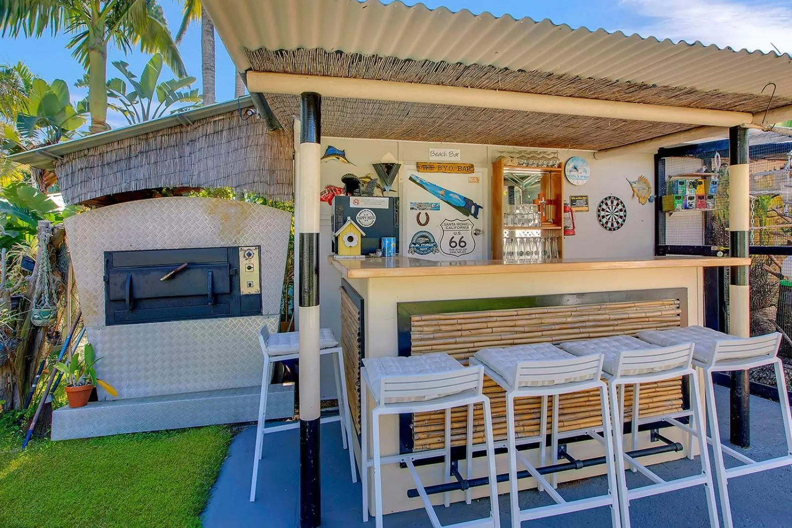 Lounge or bar in Coral Inn Boutique Motel