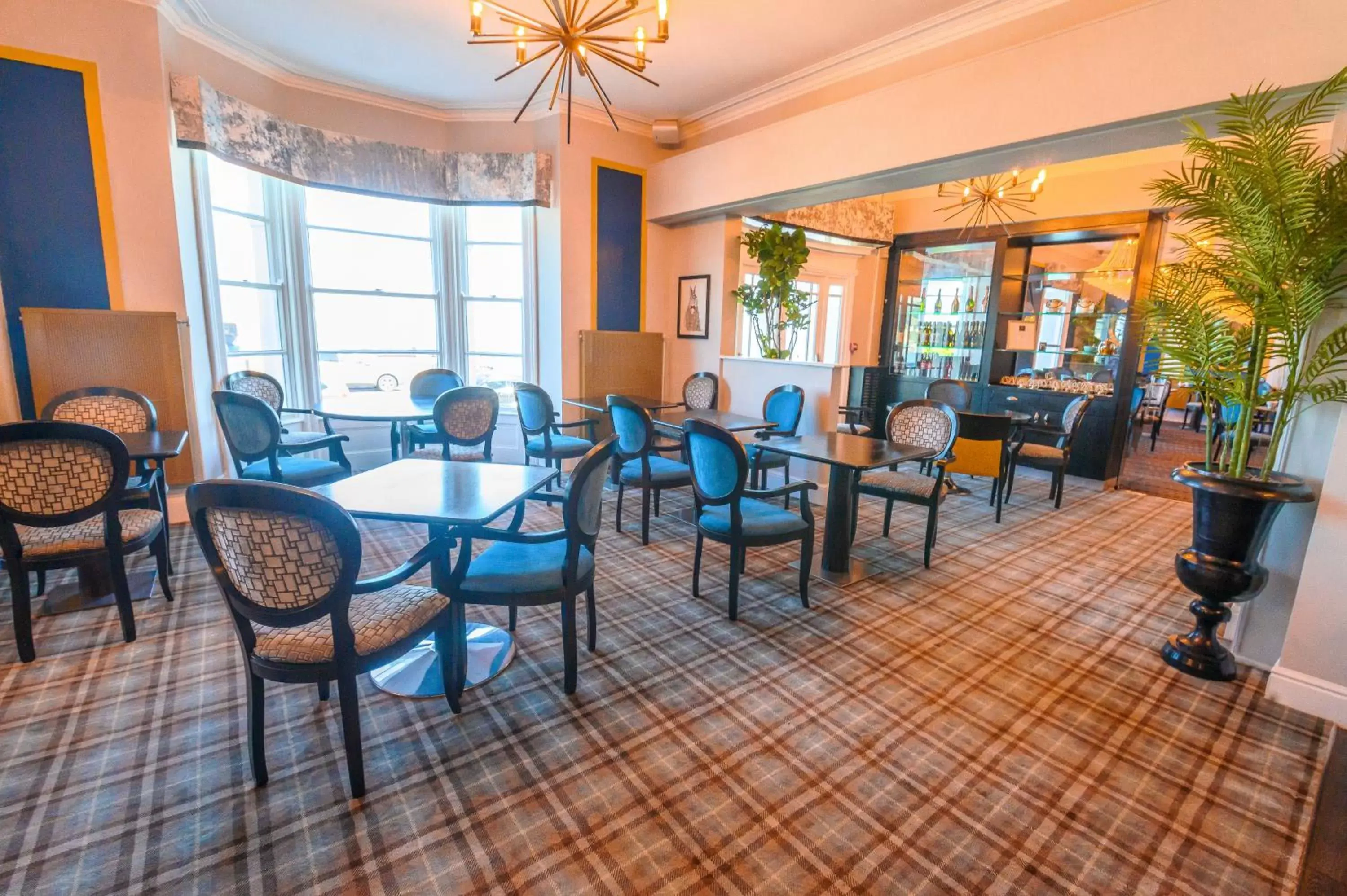 Restaurant/places to eat, Lounge/Bar in Llandudno Bay Hotel