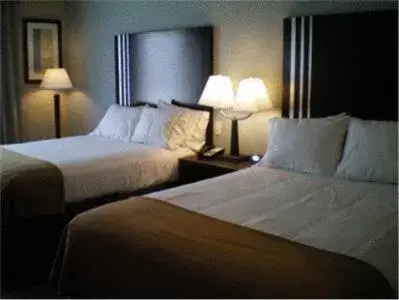 Bed in Holiday Inn Express Hotel & Suites Beaumont Northwest, an IHG Hotel