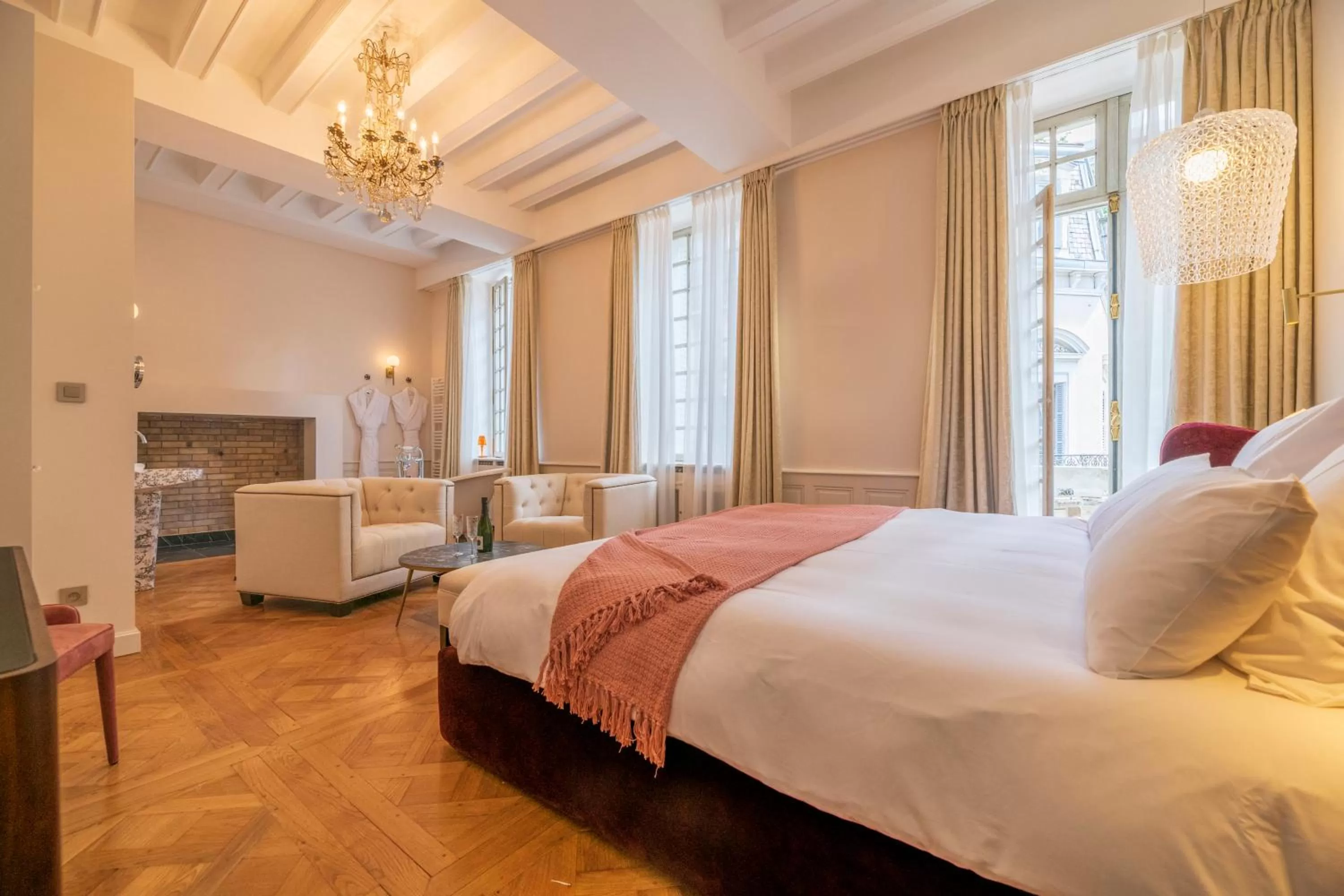 Photo of the whole room, Bed in Belle Epoque