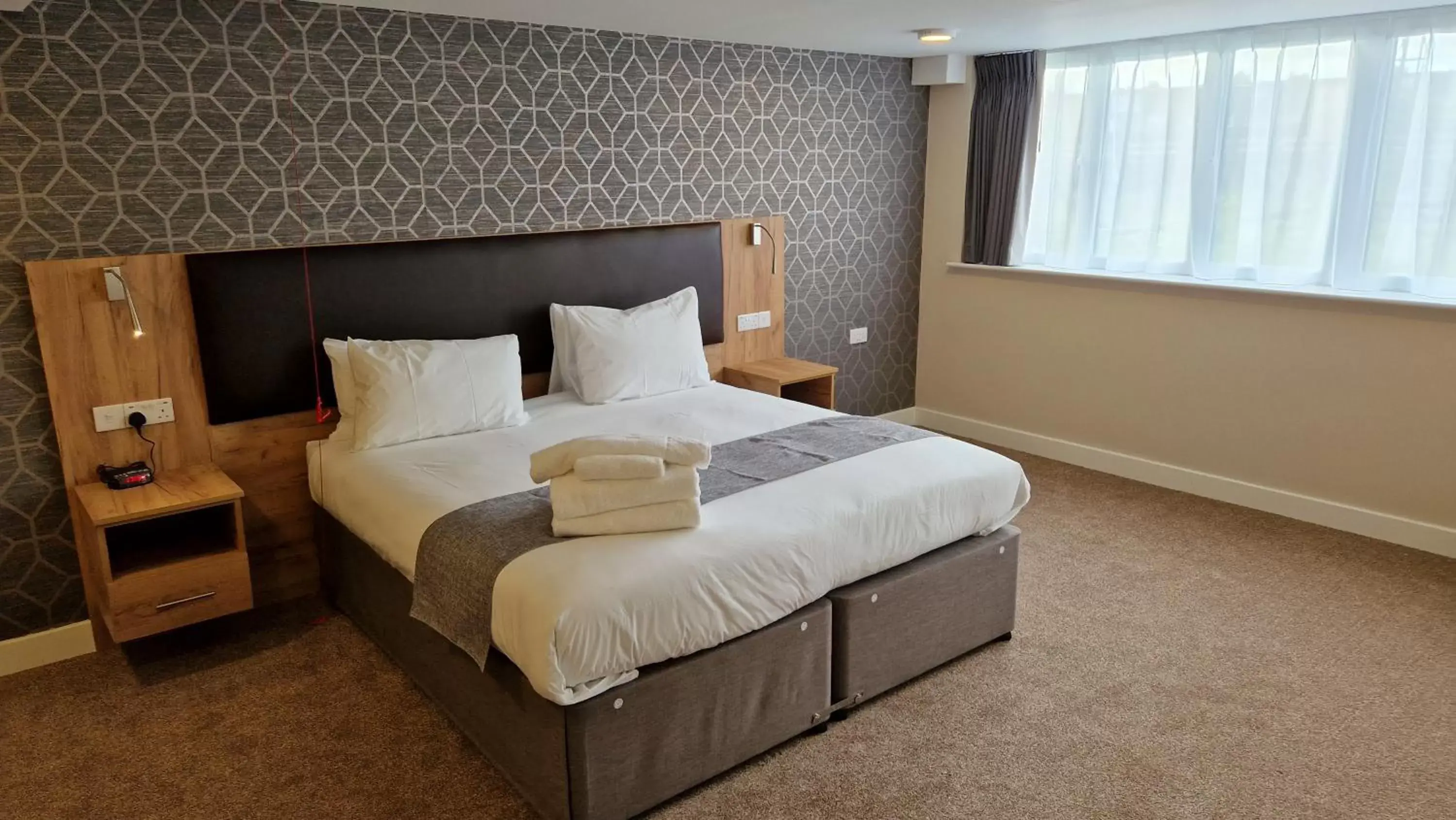 Photo of the whole room, Bed in Best Western Northfields Ealing Hotel