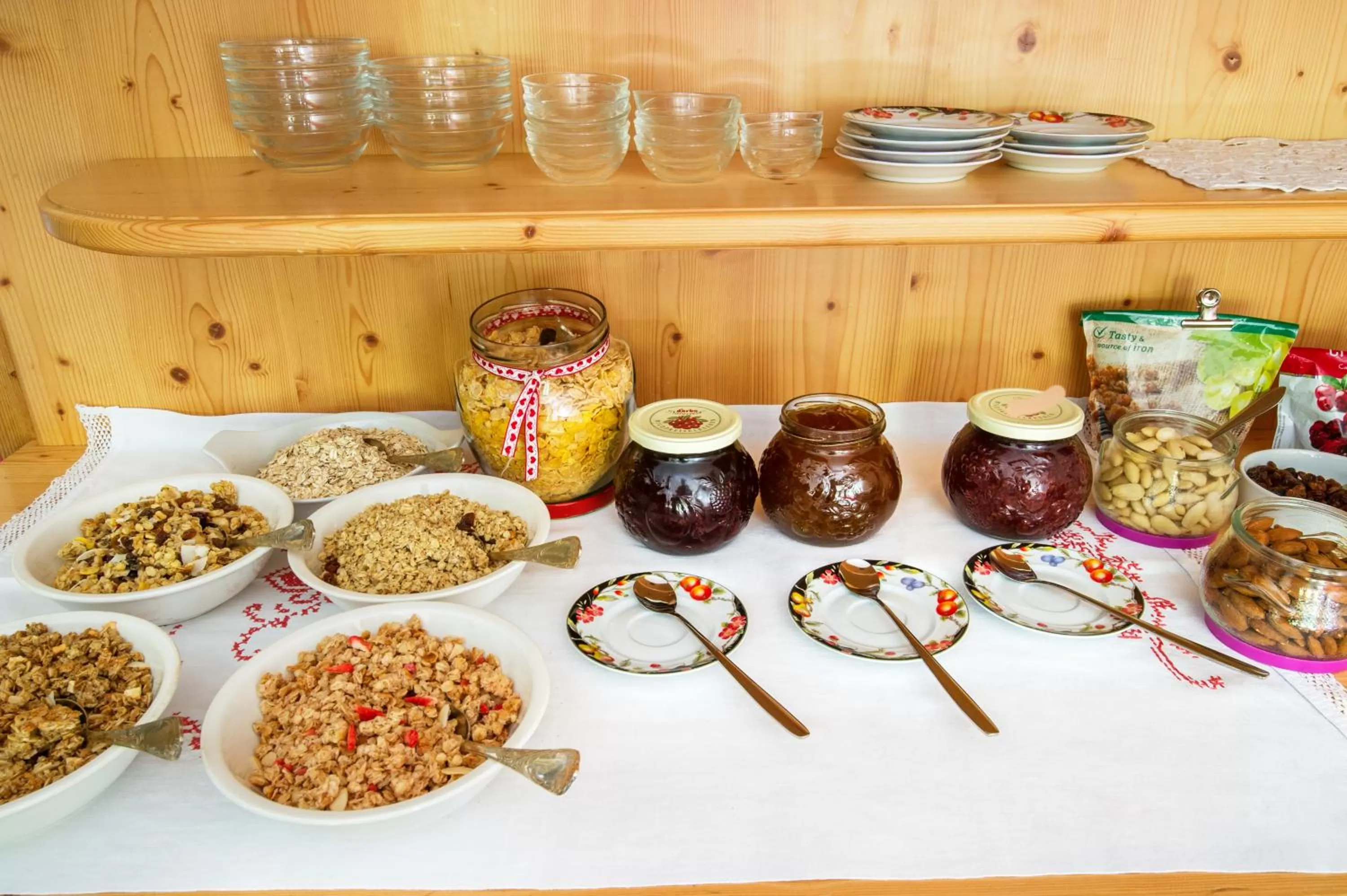 Buffet breakfast in Villa Insam