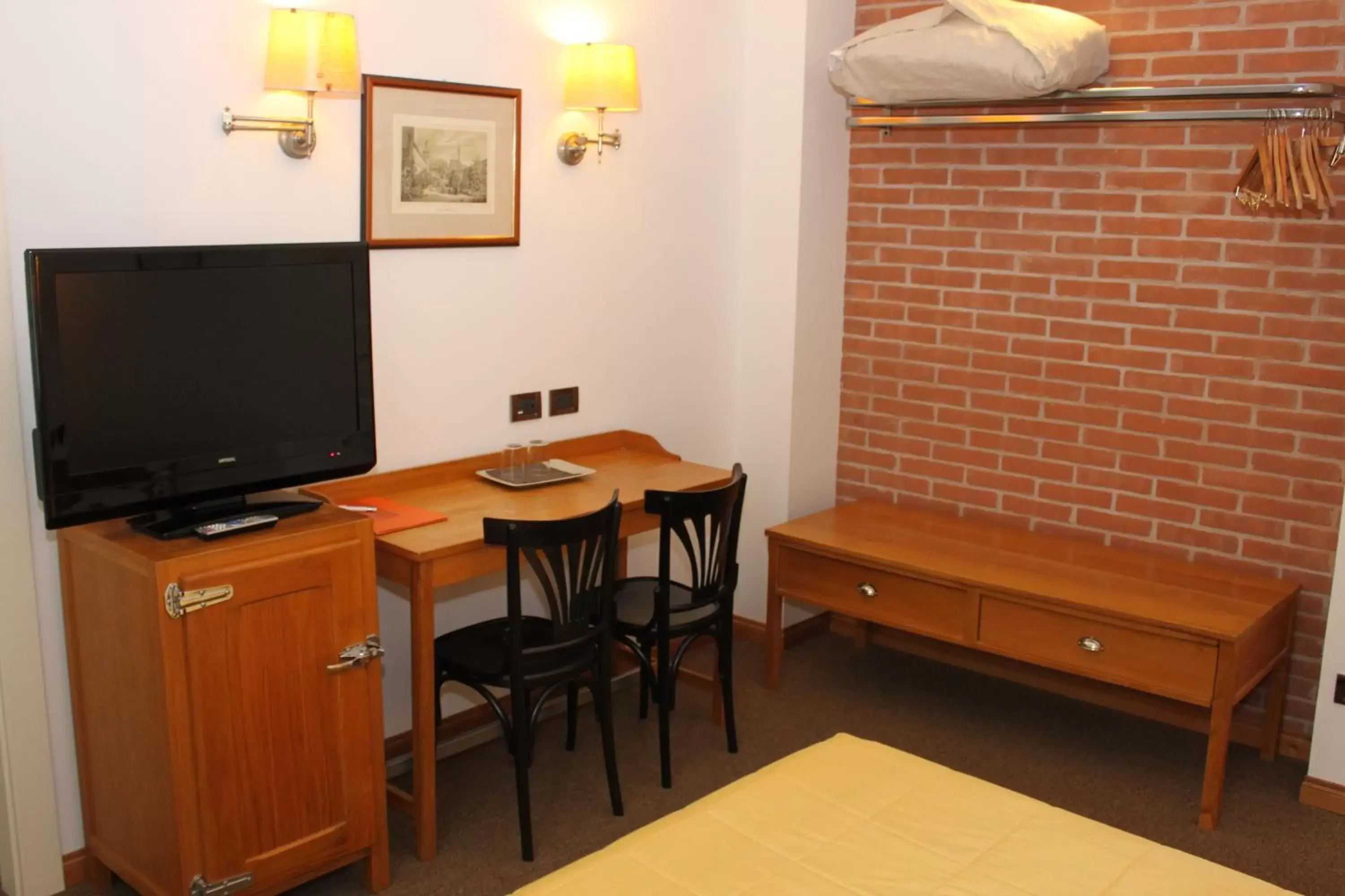 TV and multimedia, TV/Entertainment Center in Hotel Miramonti