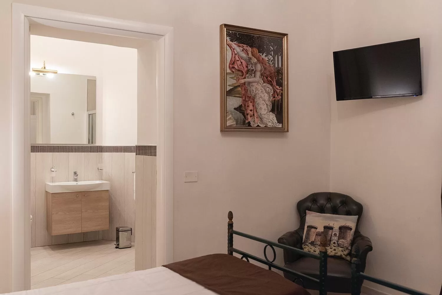 TV and multimedia, Bed in Domus Borbonica